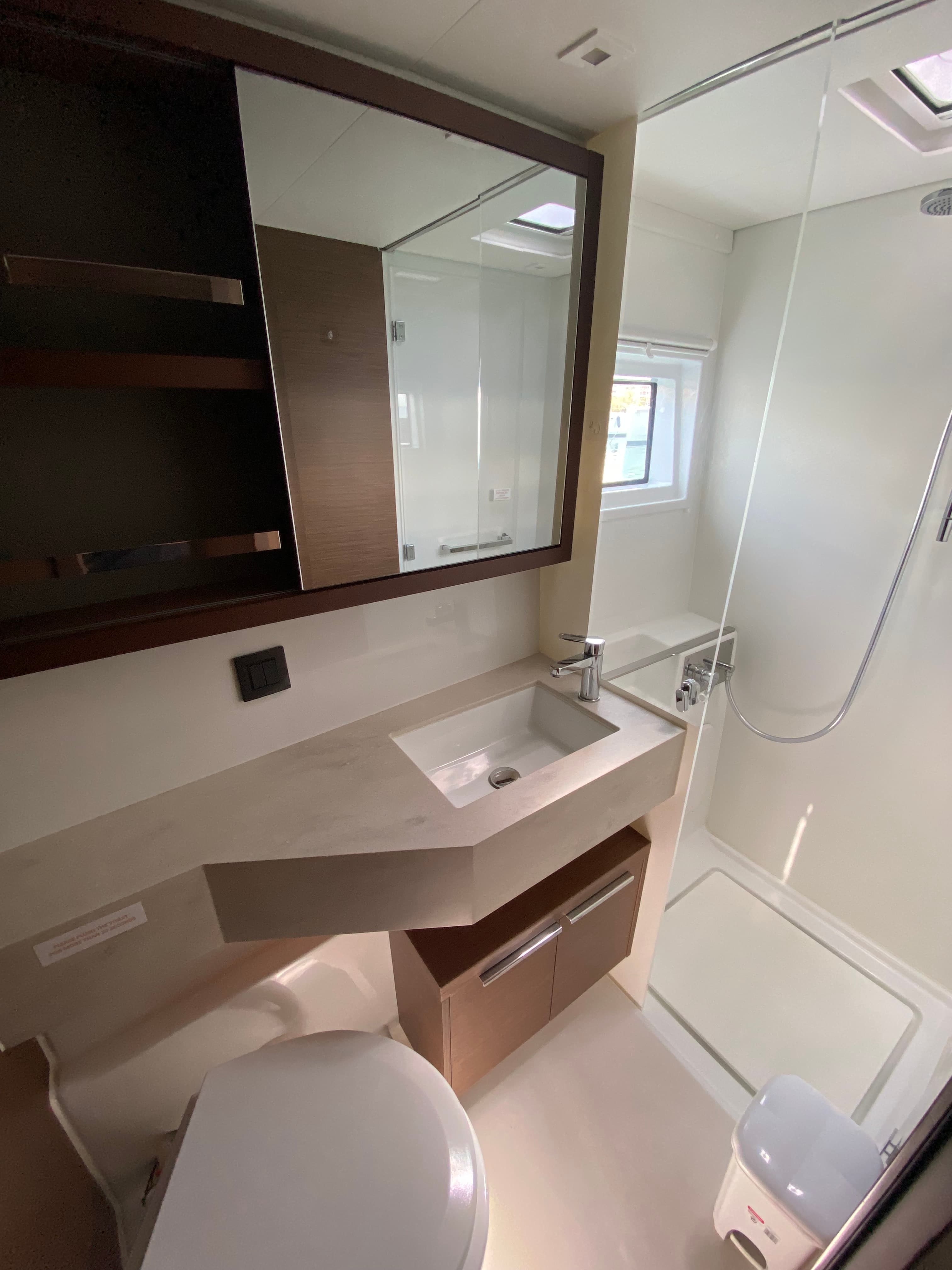 Lagoon 46  - photo 14