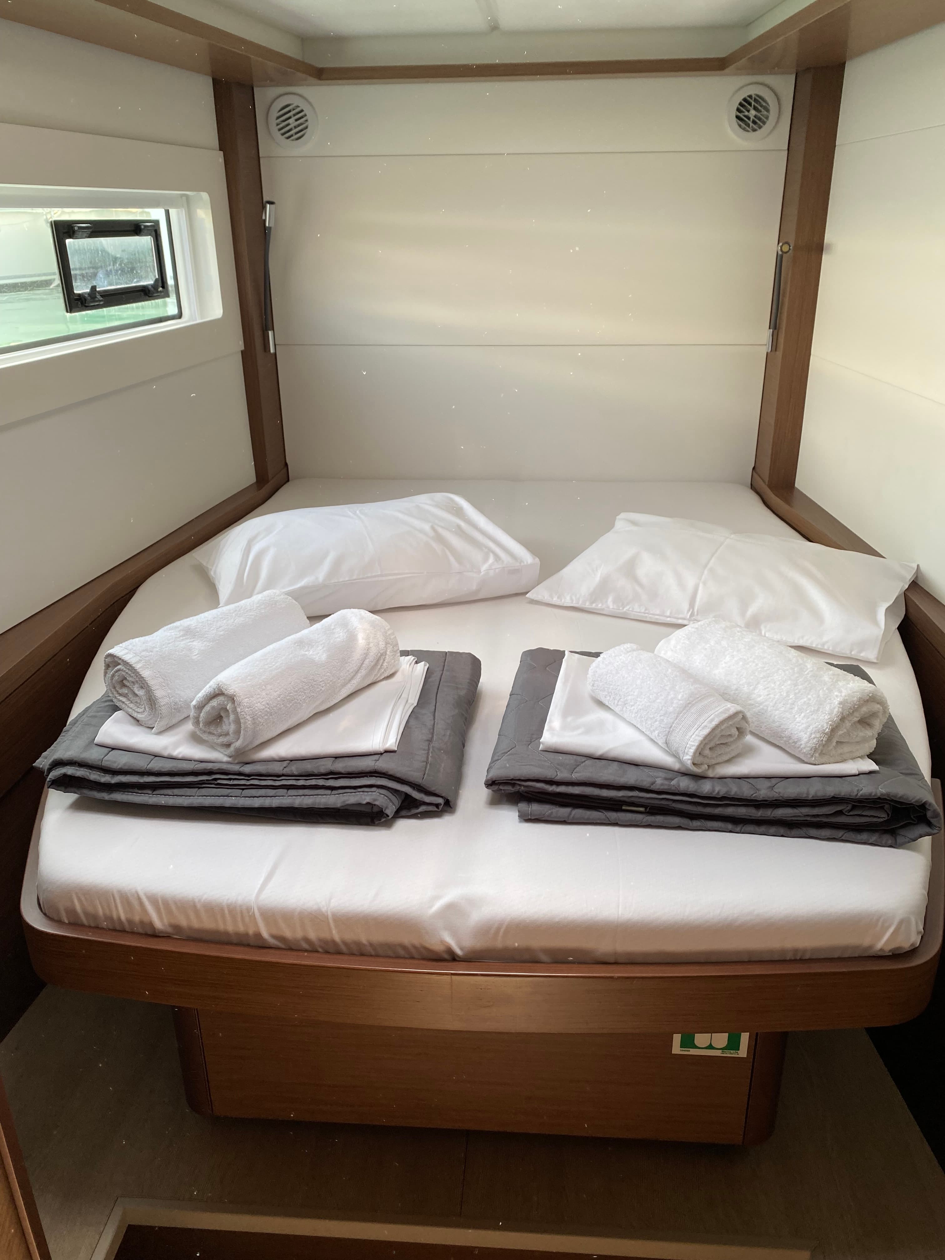 Lagoon 46  - photo 12