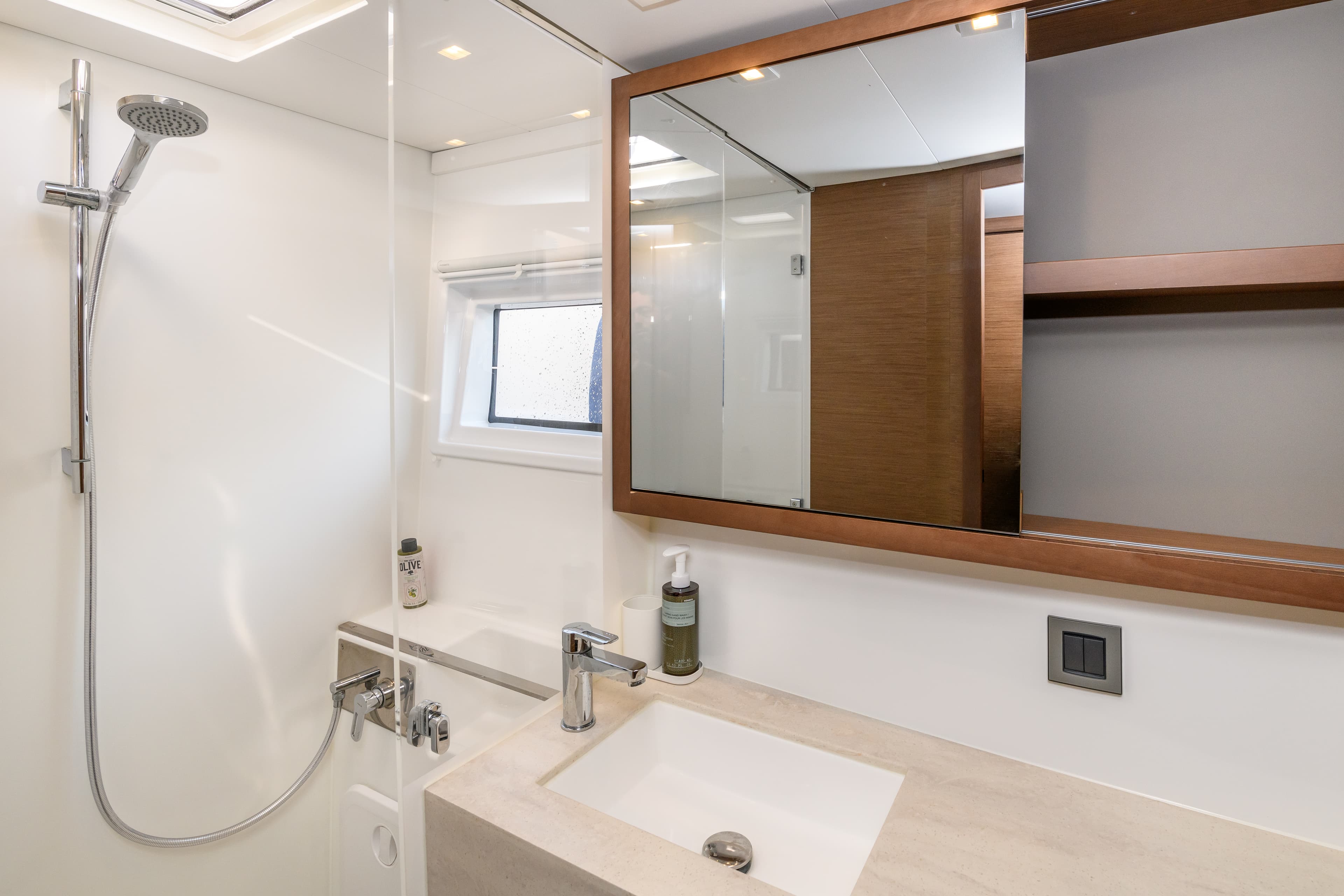 Lagoon 46  - photo 12