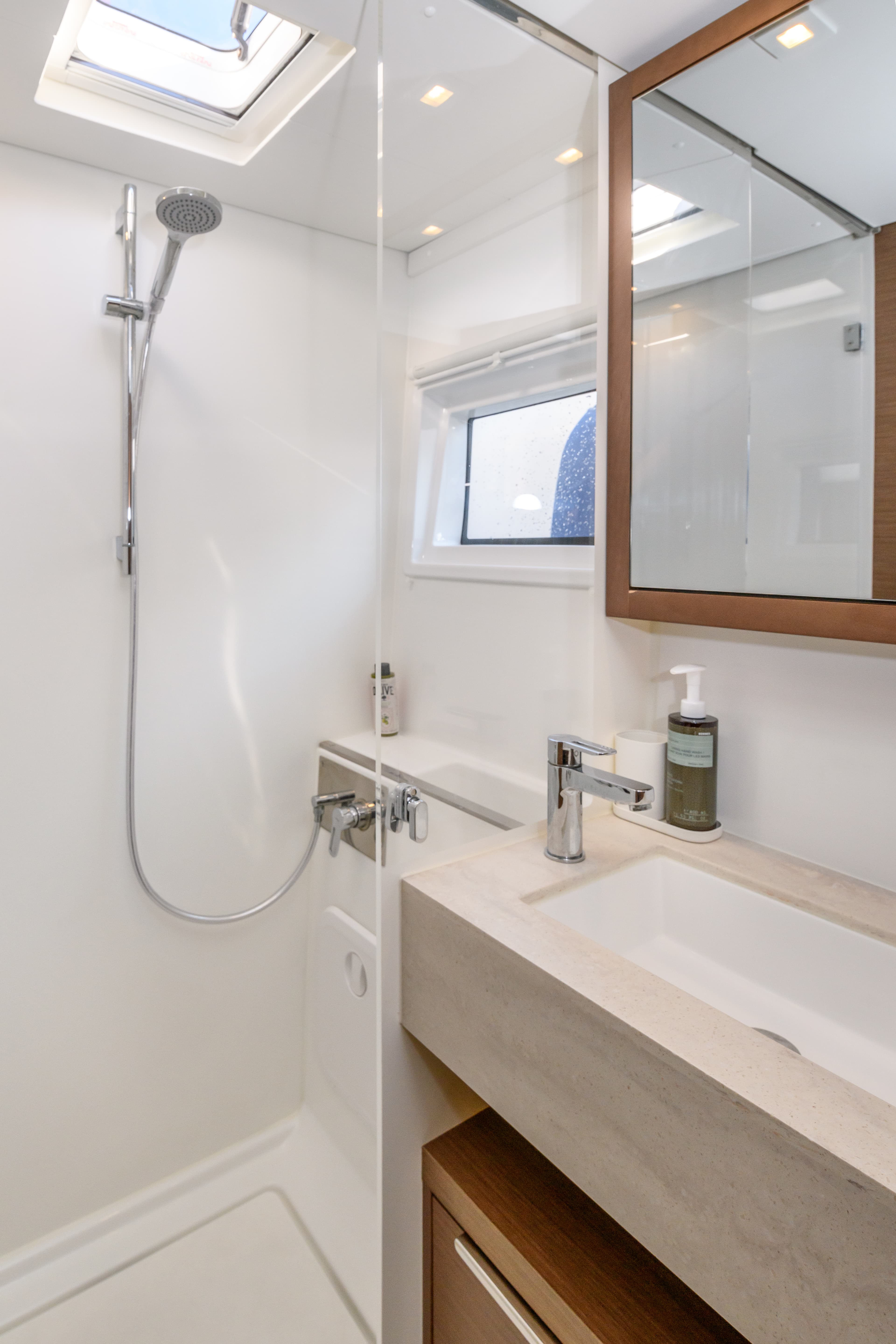 Lagoon 46  - photo 11