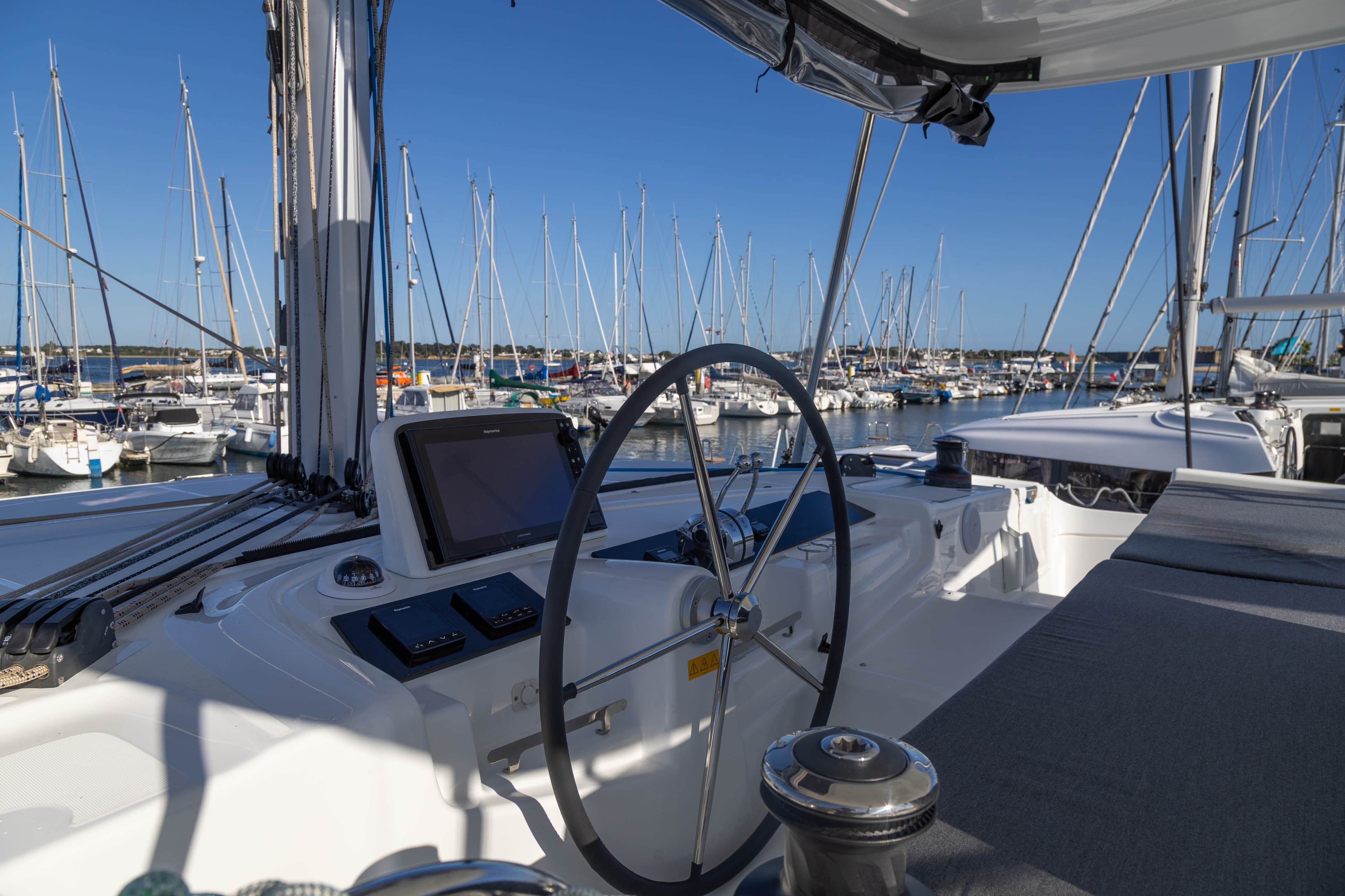 Lagoon 46  - photo 12