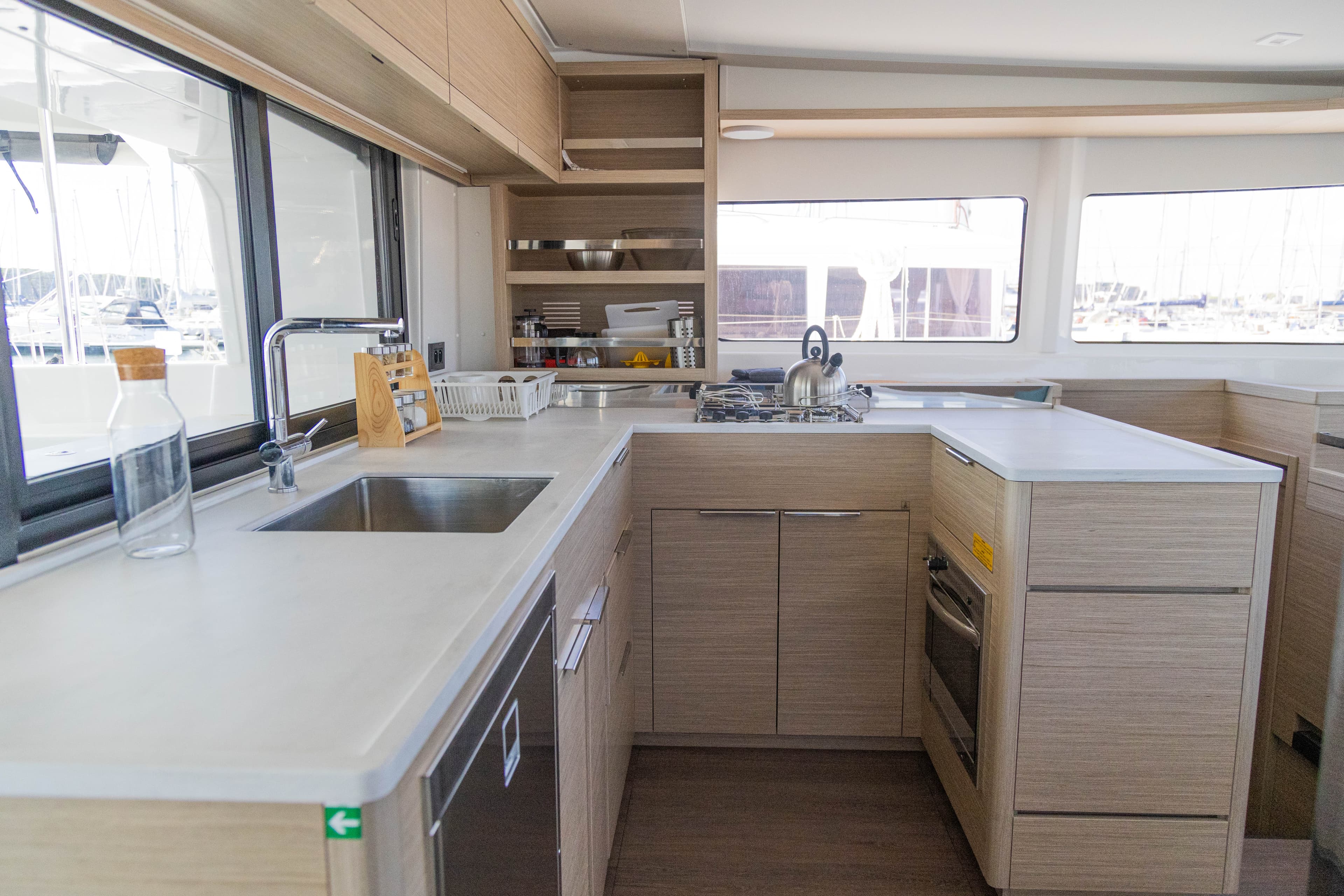 Lagoon 46  - photo 5