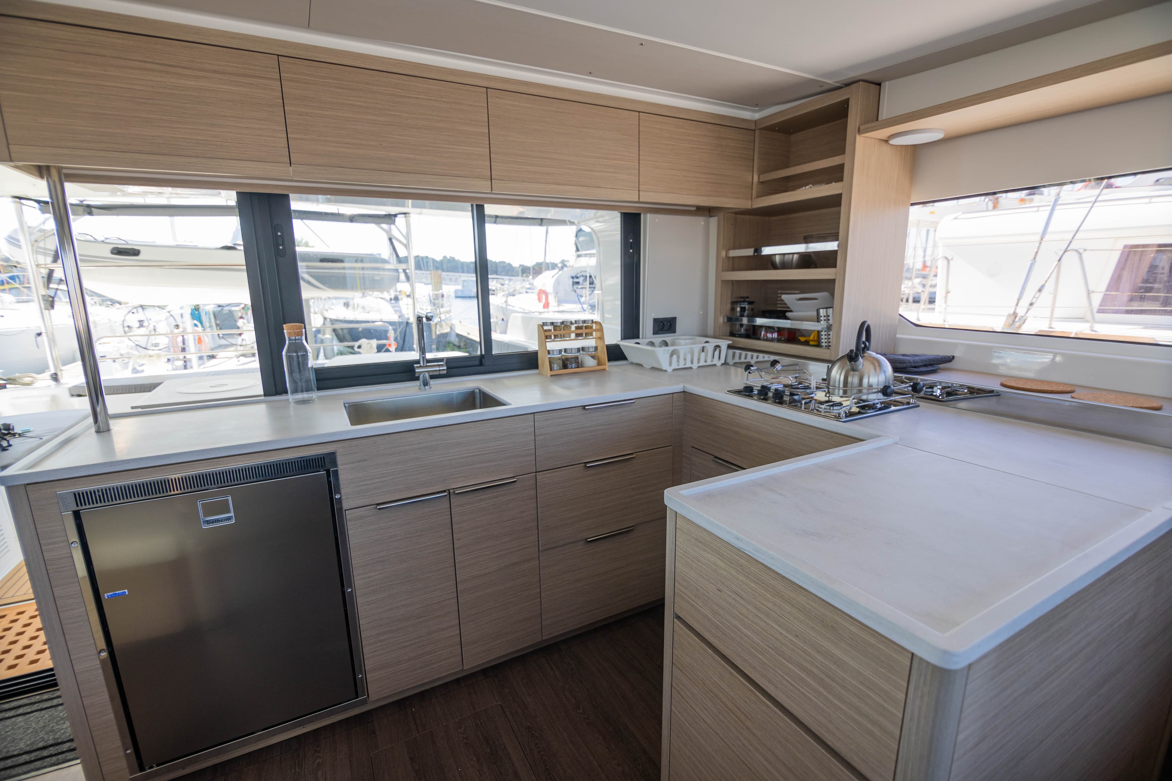 Lagoon 46  - photo 11