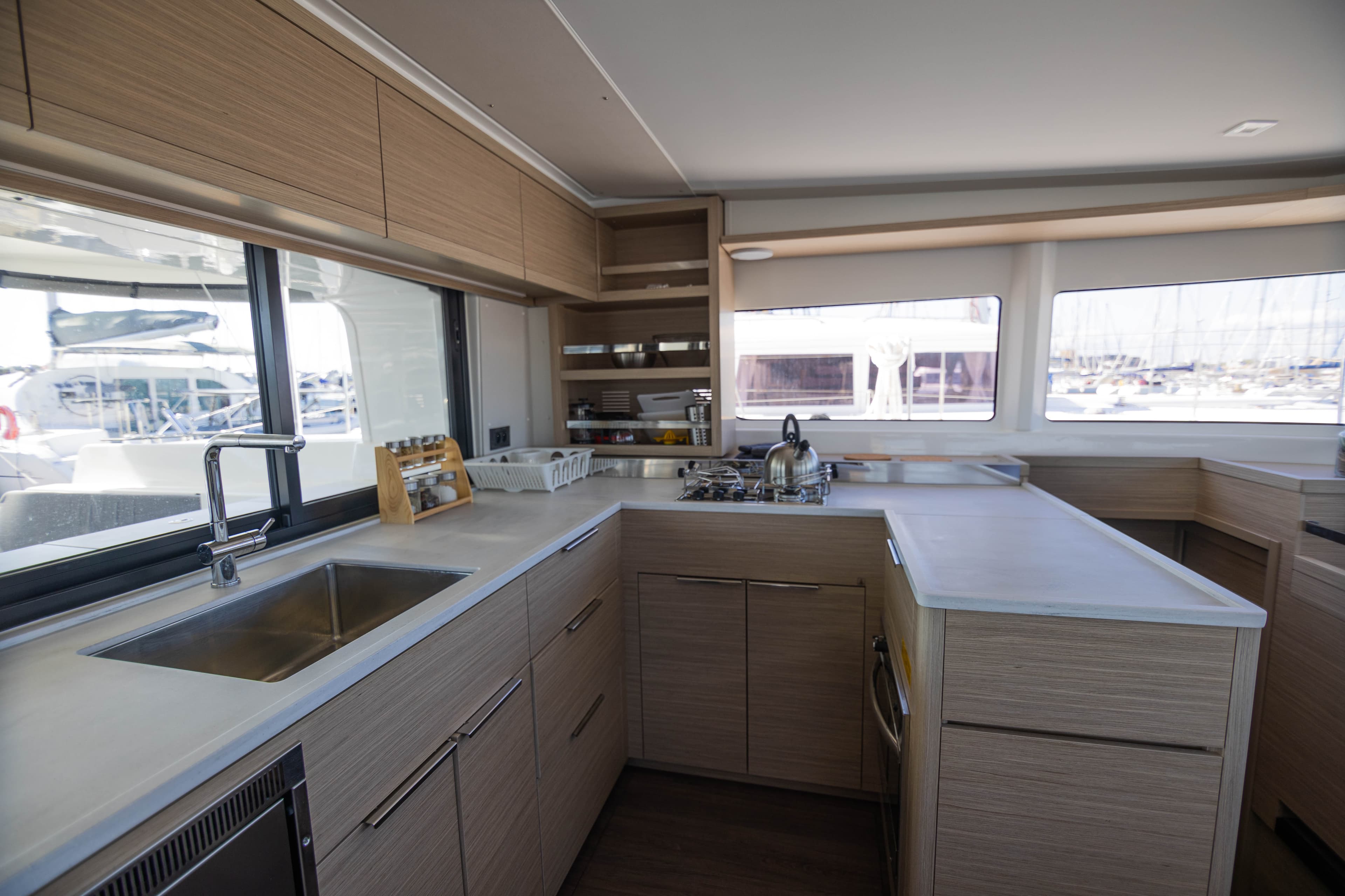 Lagoon 46  - photo 16