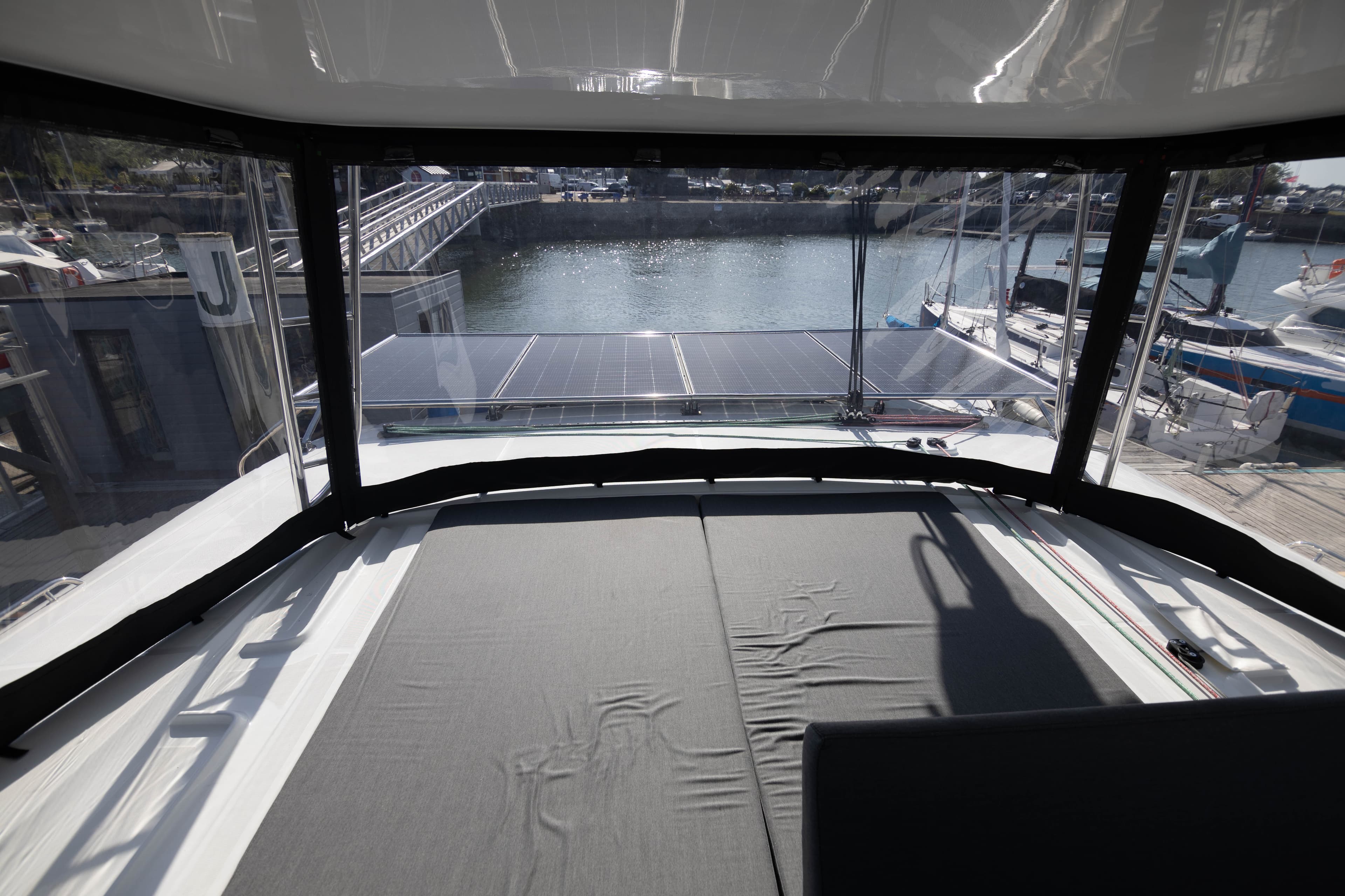 Lagoon 46  - photo 10