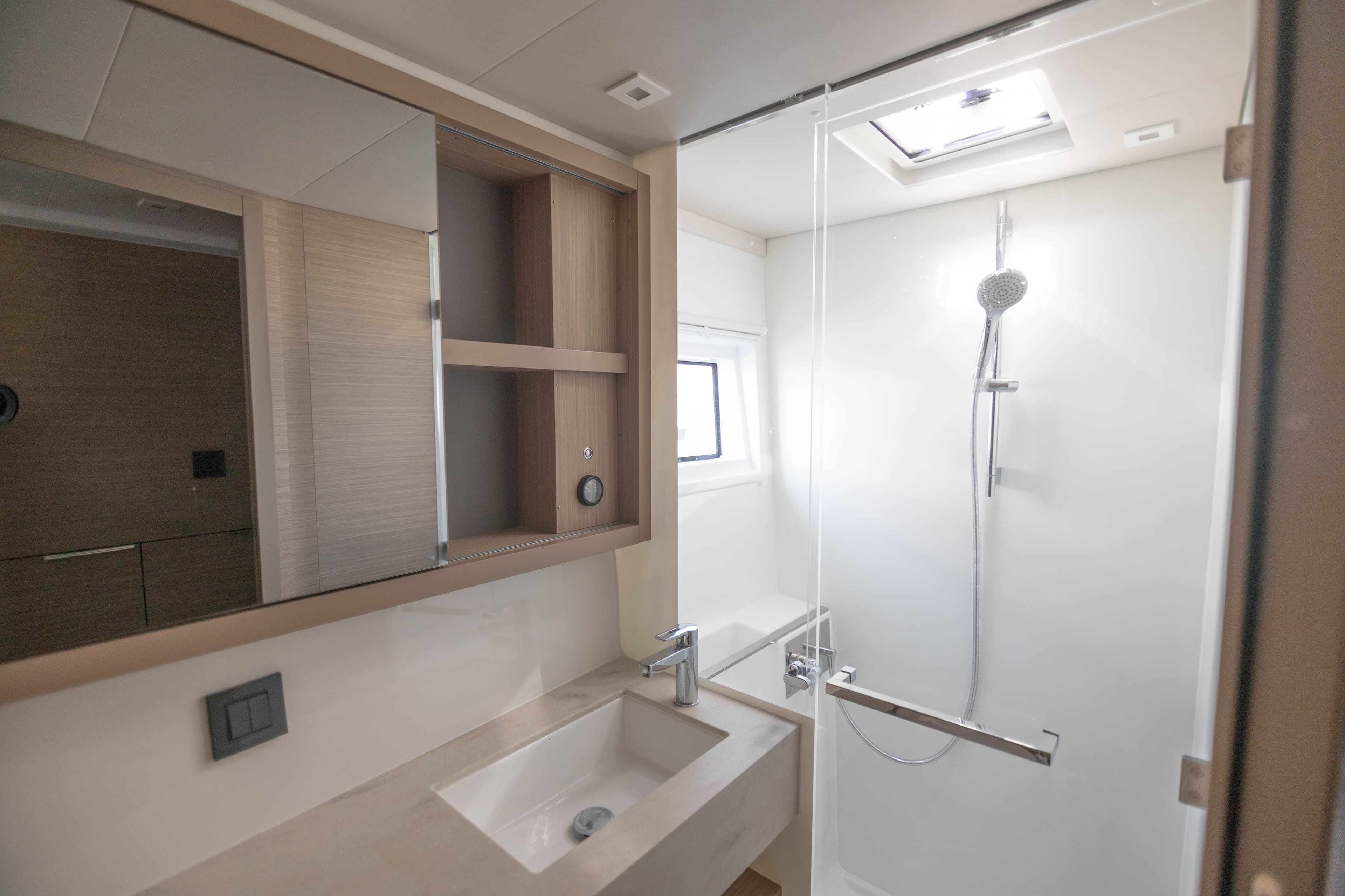 Lagoon 46  - photo 9