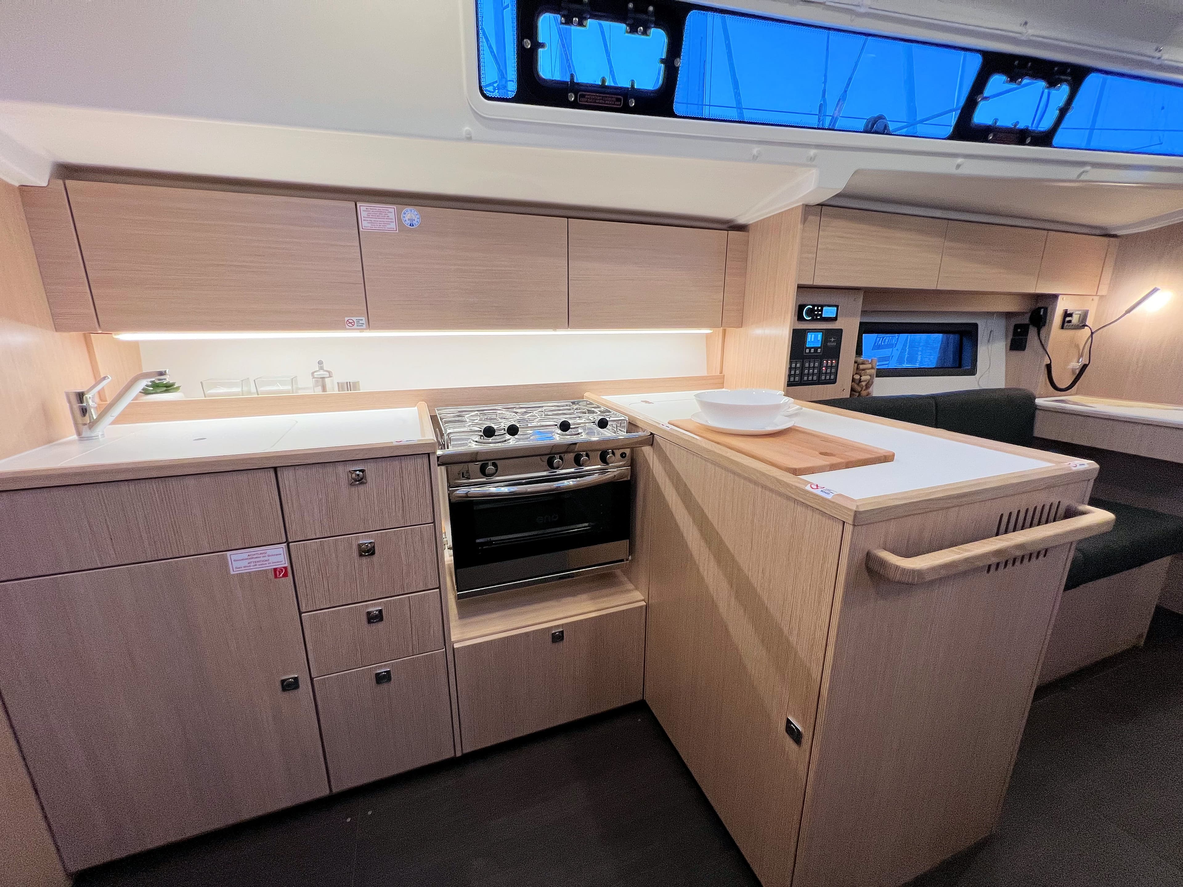 Bavaria C38 - photo 11