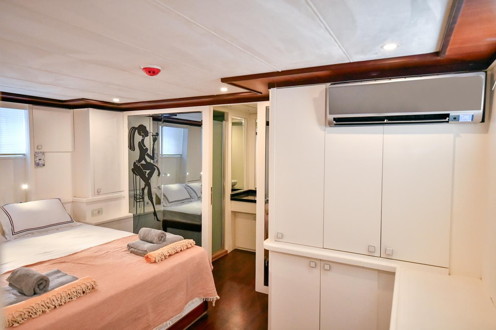 Motoryacht - photo 6