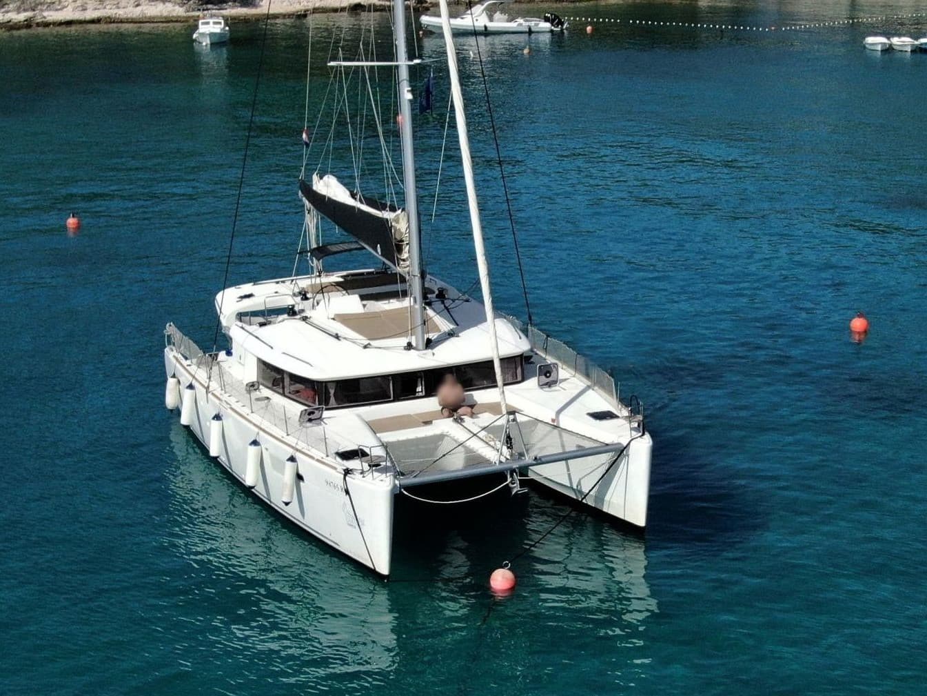 Lagoon 450 Fly - photo 4