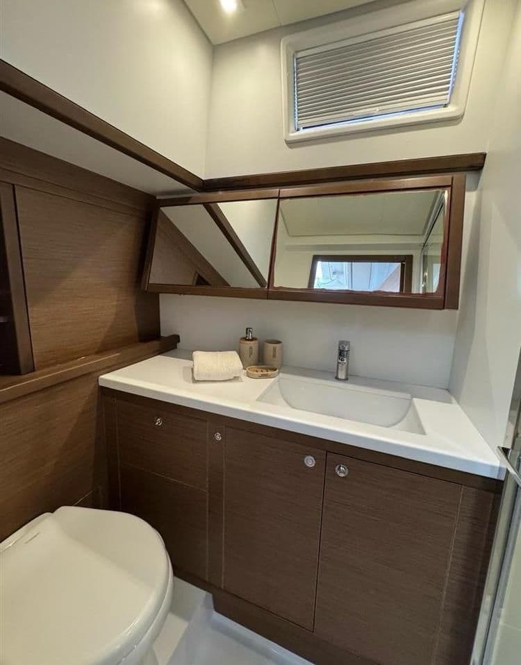 Lagoon 52F - photo 10