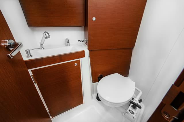 Oceanis 38 - photo 26