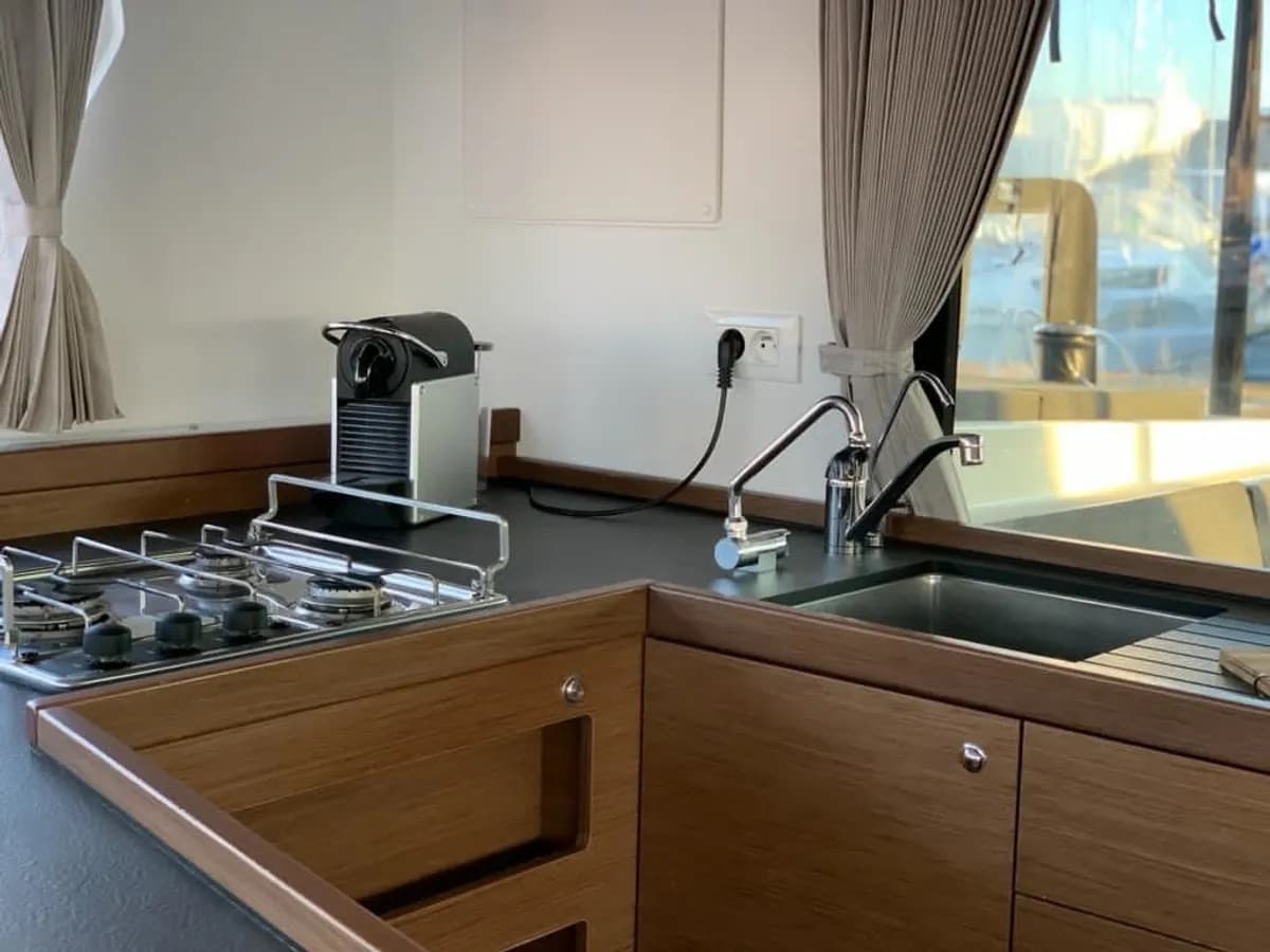 Lagoon 42 - photo 13