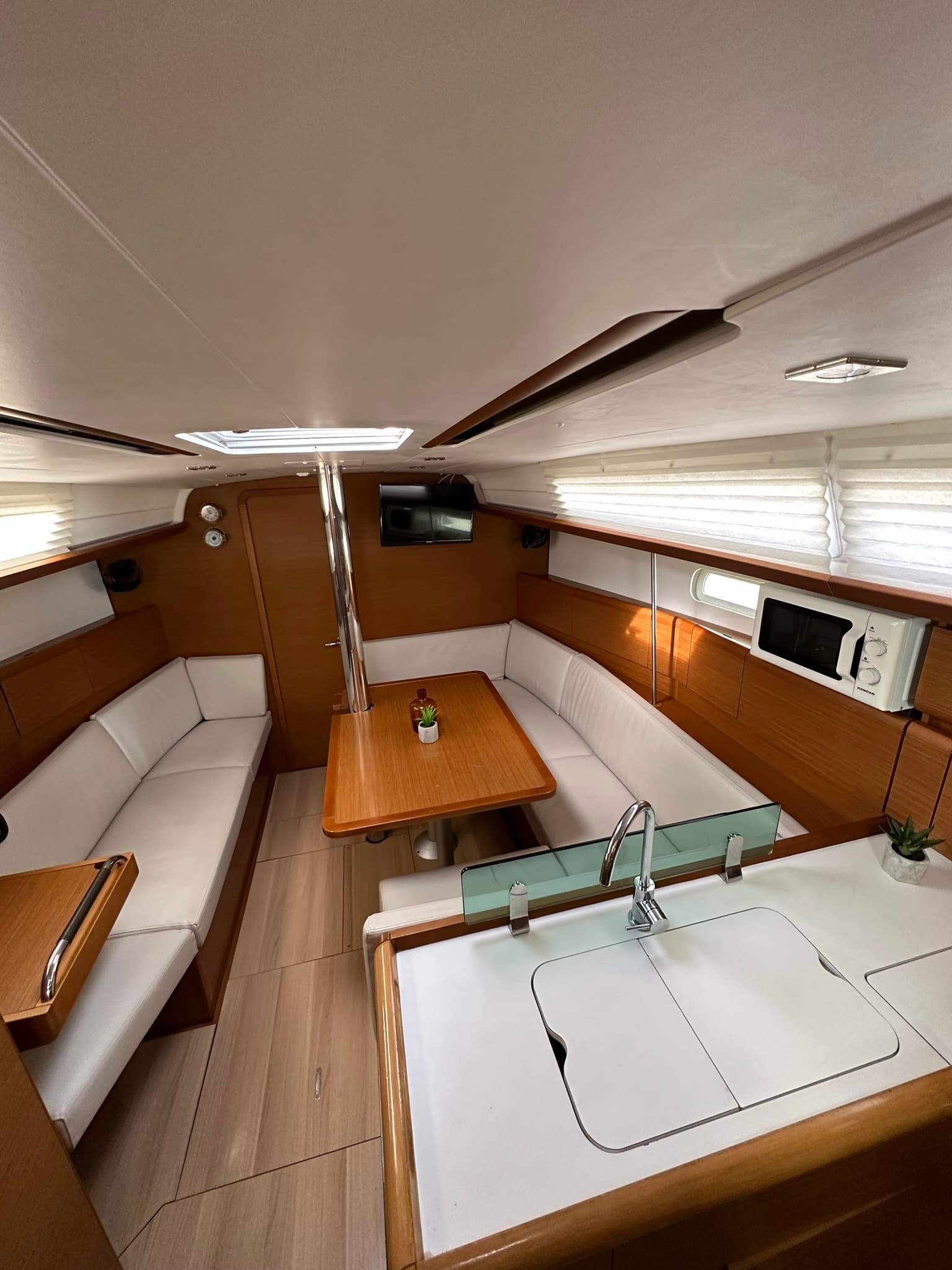 Sun Odyssey 389 - photo 7