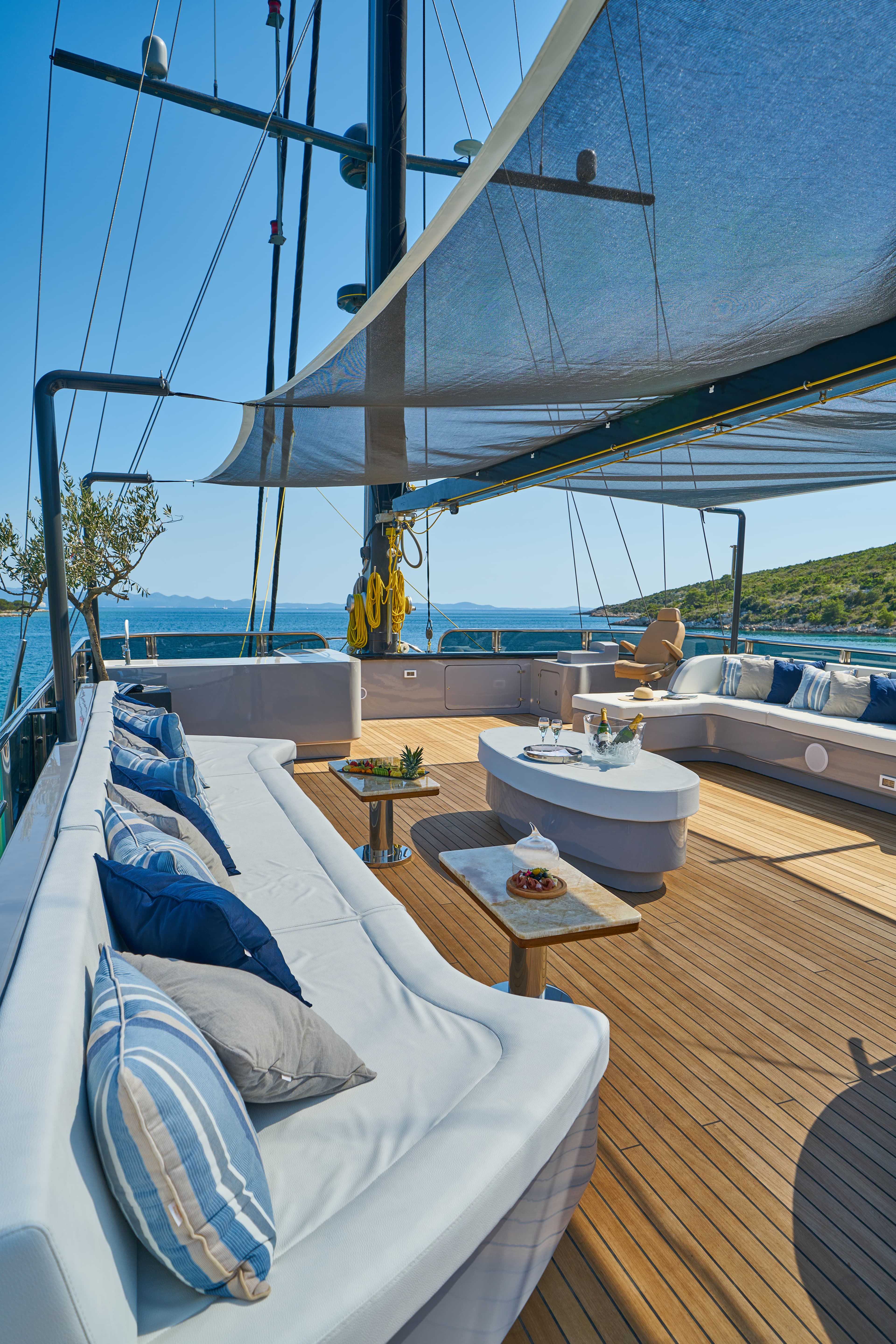 Luxury Sailing Yacht - photo 30