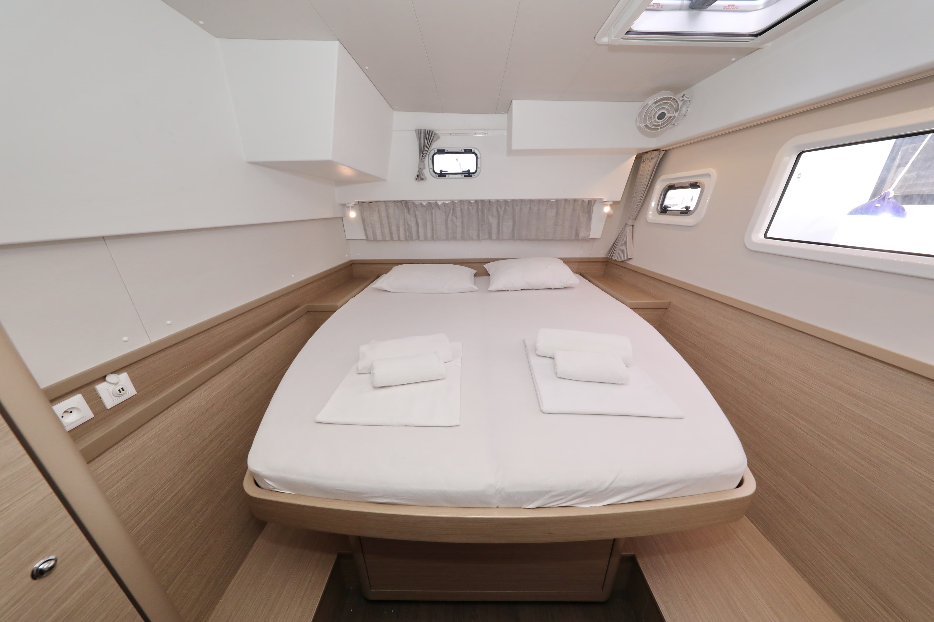 Lagoon 42 - photo 12