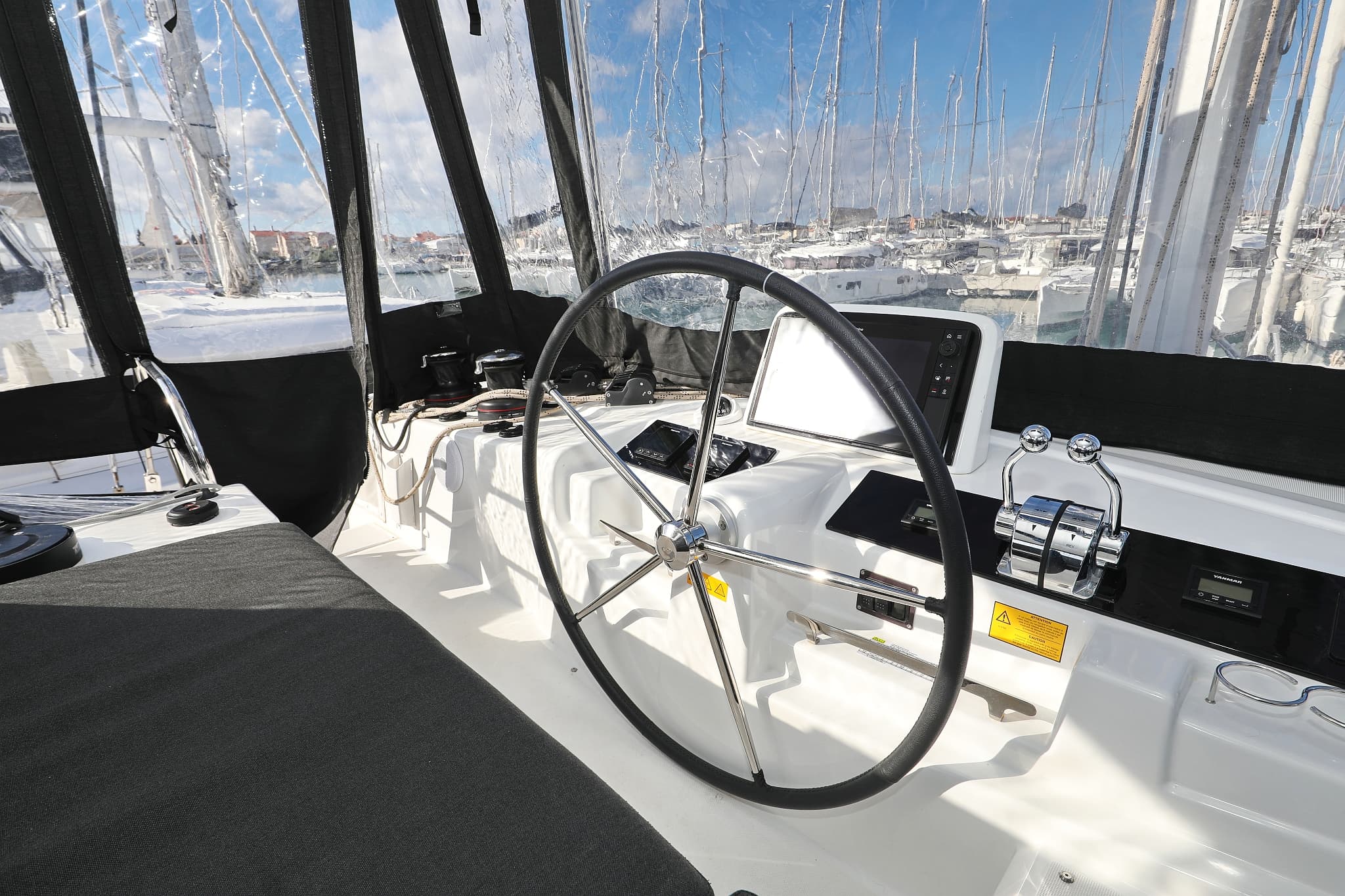 Lagoon 46  - photo 14