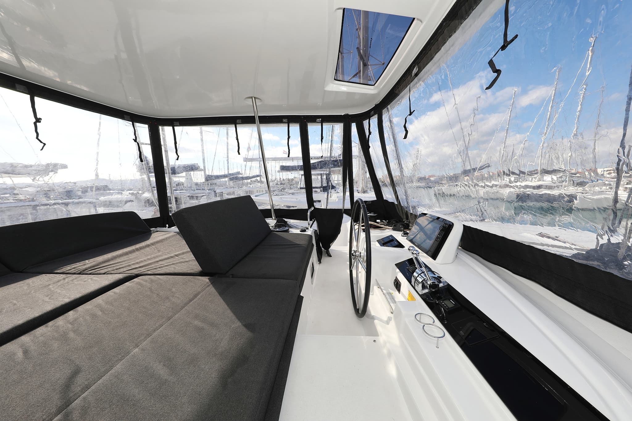 Lagoon 46  - photo 10