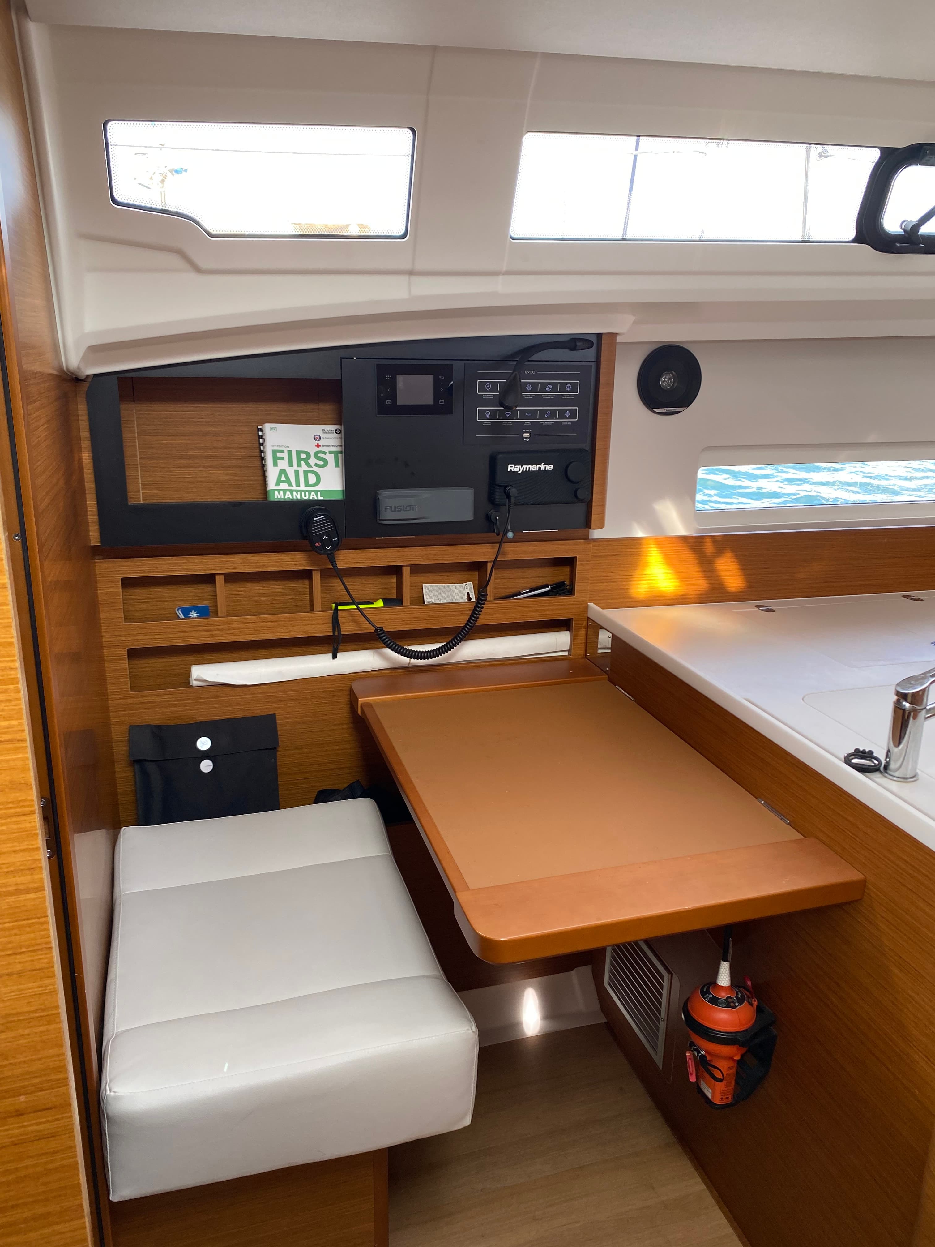 Sun Odyssey 410 - photo 10
