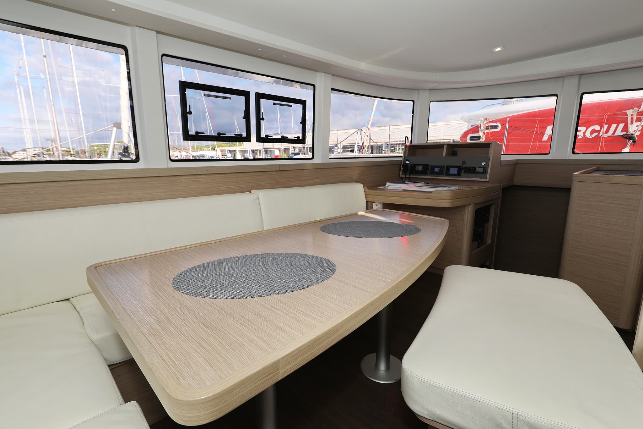 Lagoon 42 - photo 13