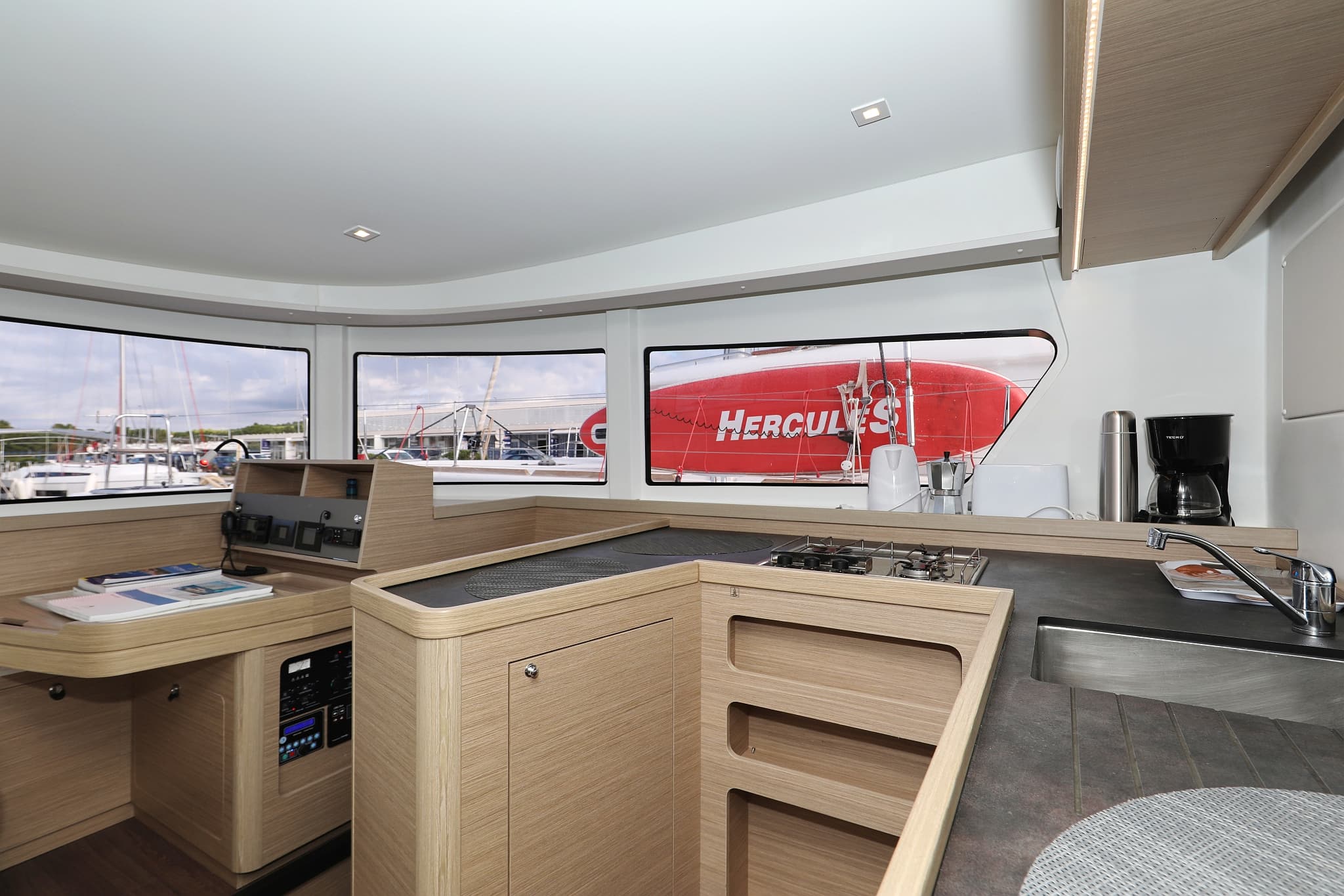 Lagoon 42 - photo 10