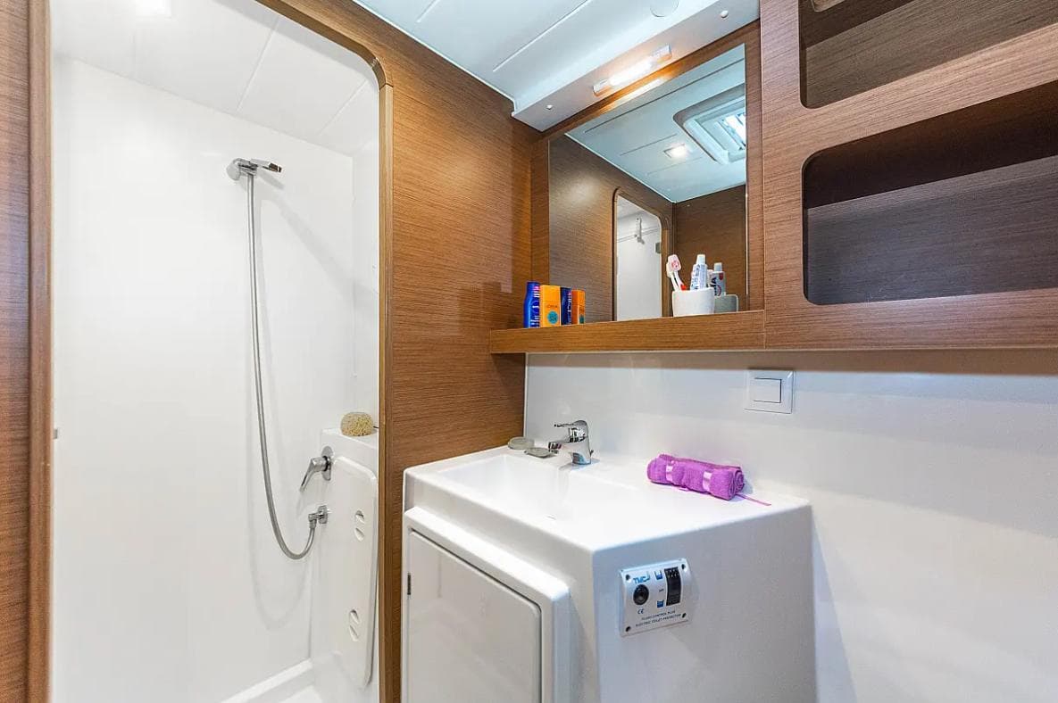 Lagoon 42 - photo 15