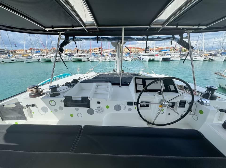 Lagoon 450 Fly - photo 19