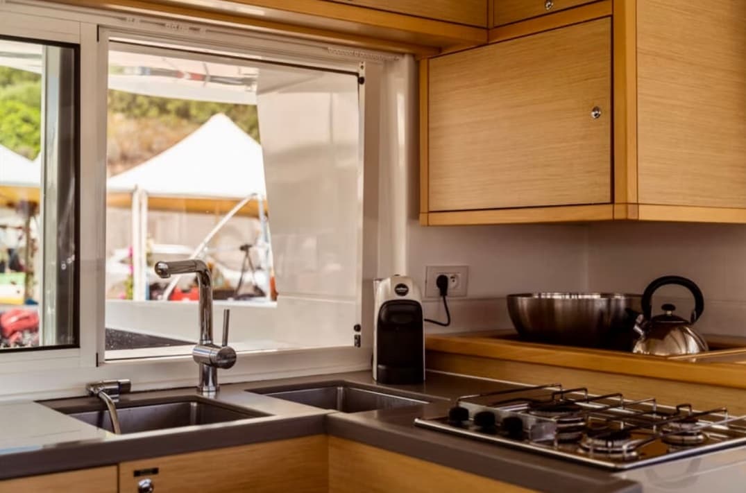 Lagoon 450 Fly - photo 13