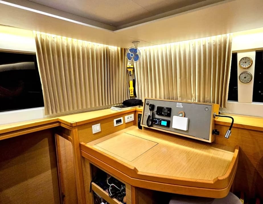 Lagoon 450 Fly - photo 7