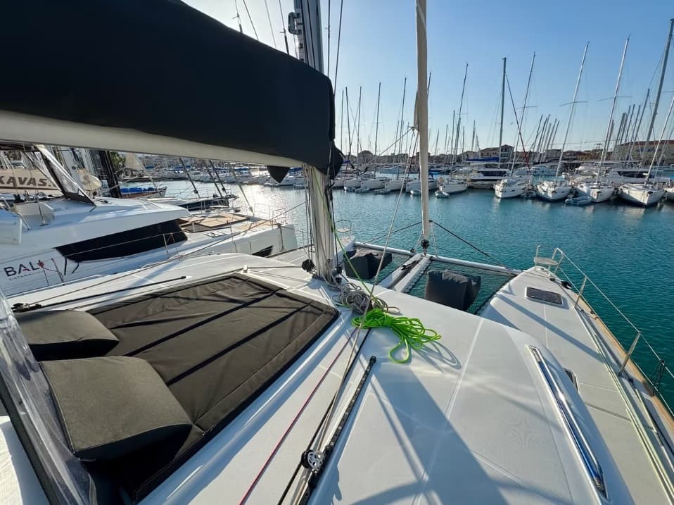 Lagoon 450 Fly - photo 16