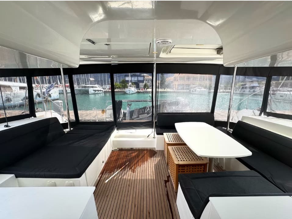 Lagoon 450 Fly - photo 6