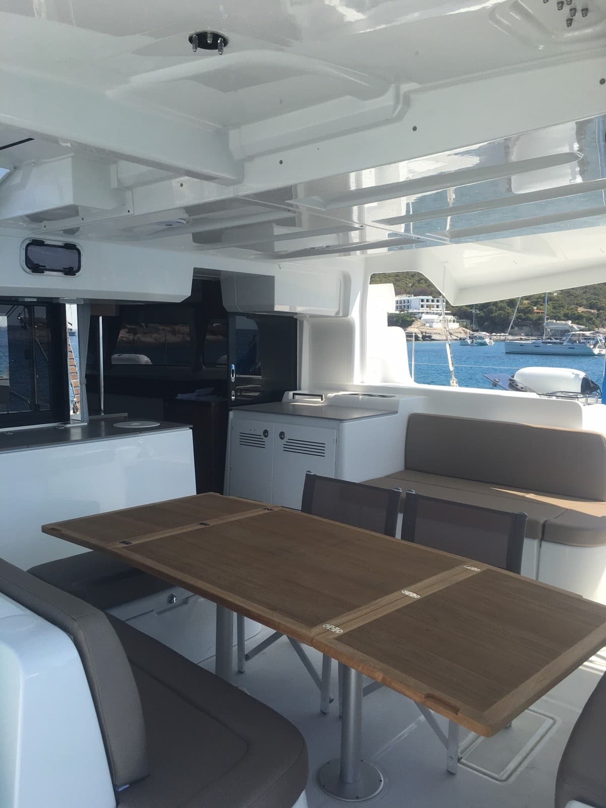 Lagoon 46  - photo 4