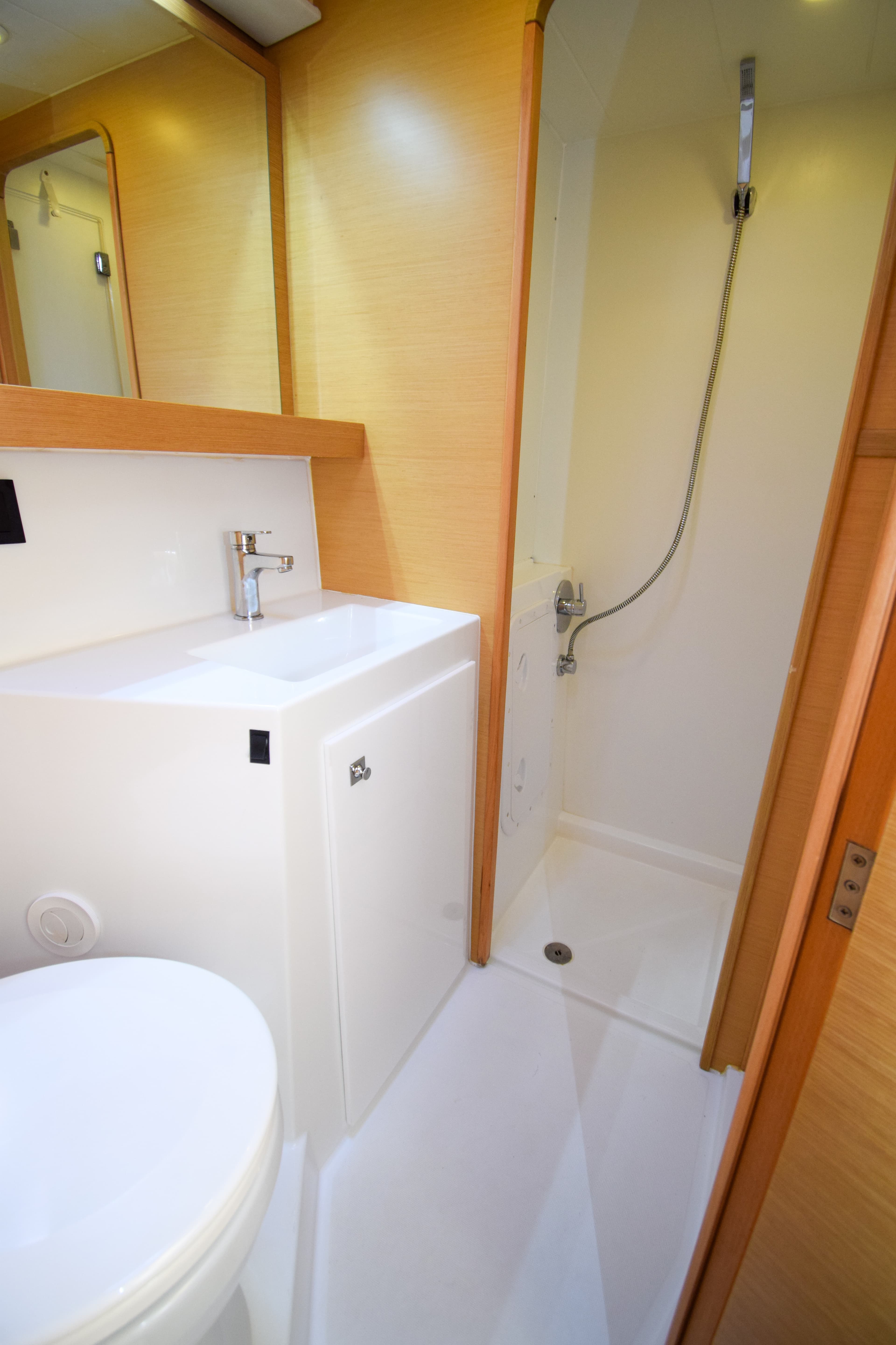 Lagoon 42 - photo 11