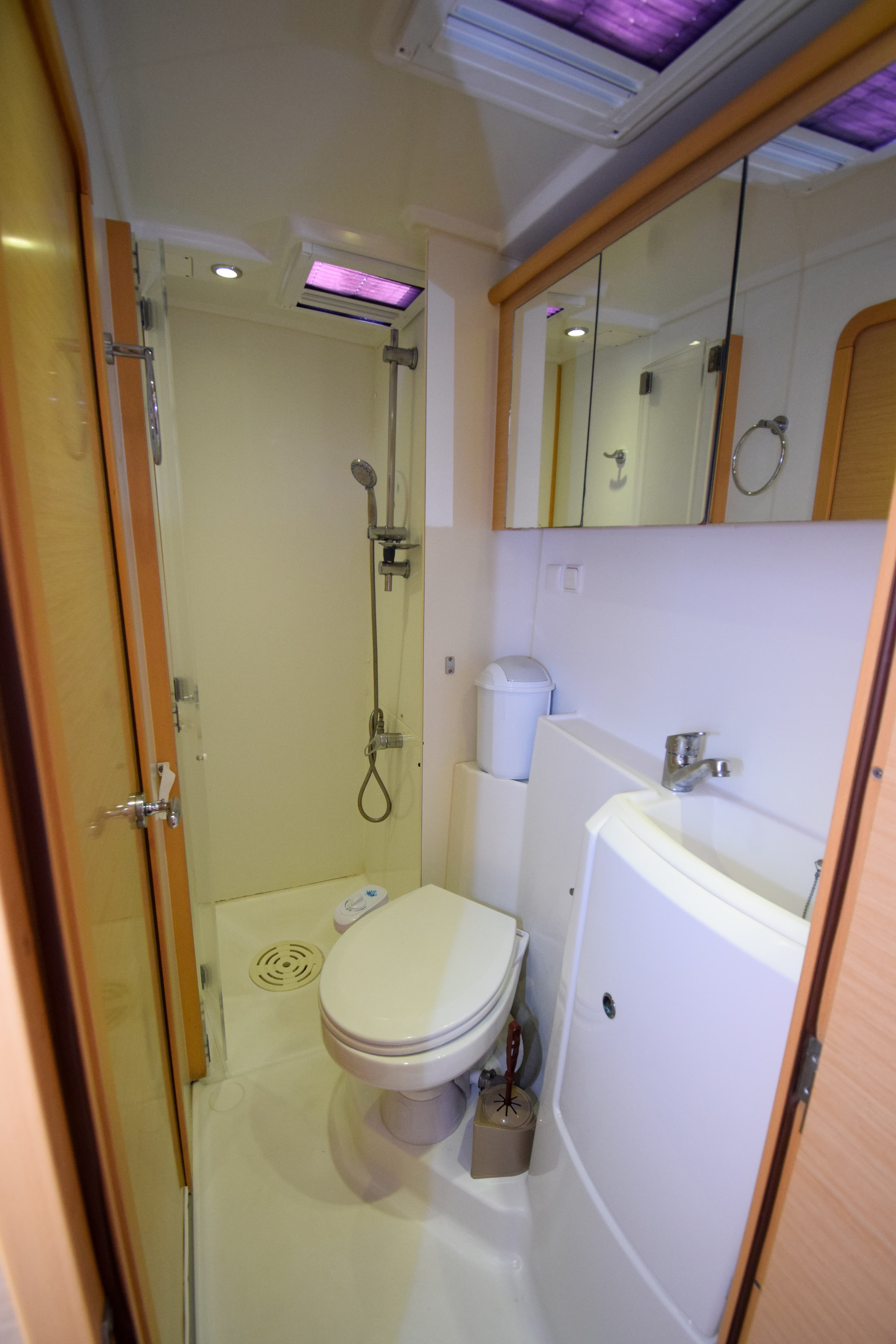 Lagoon 421 - photo 4