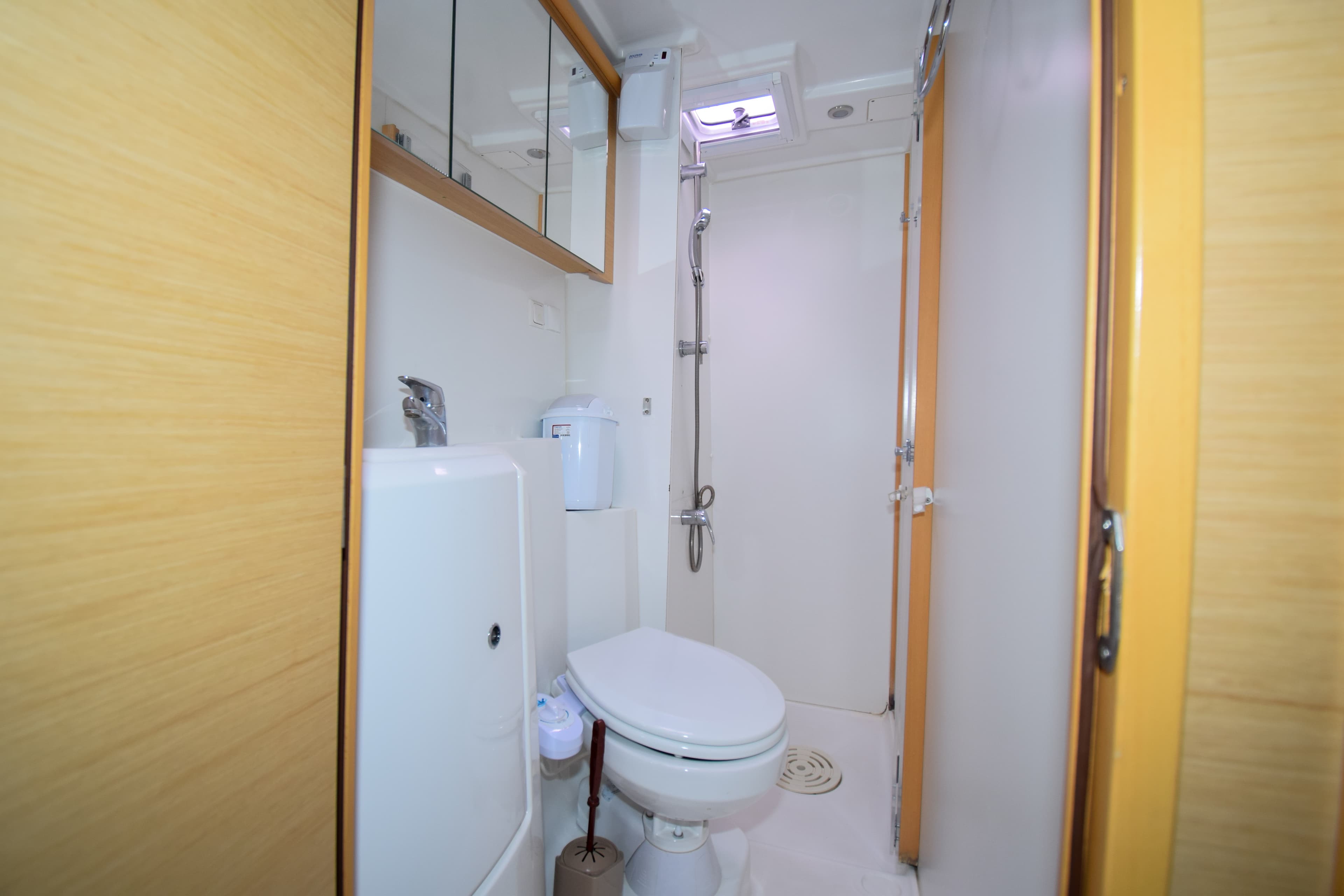 Lagoon 421 - photo 32