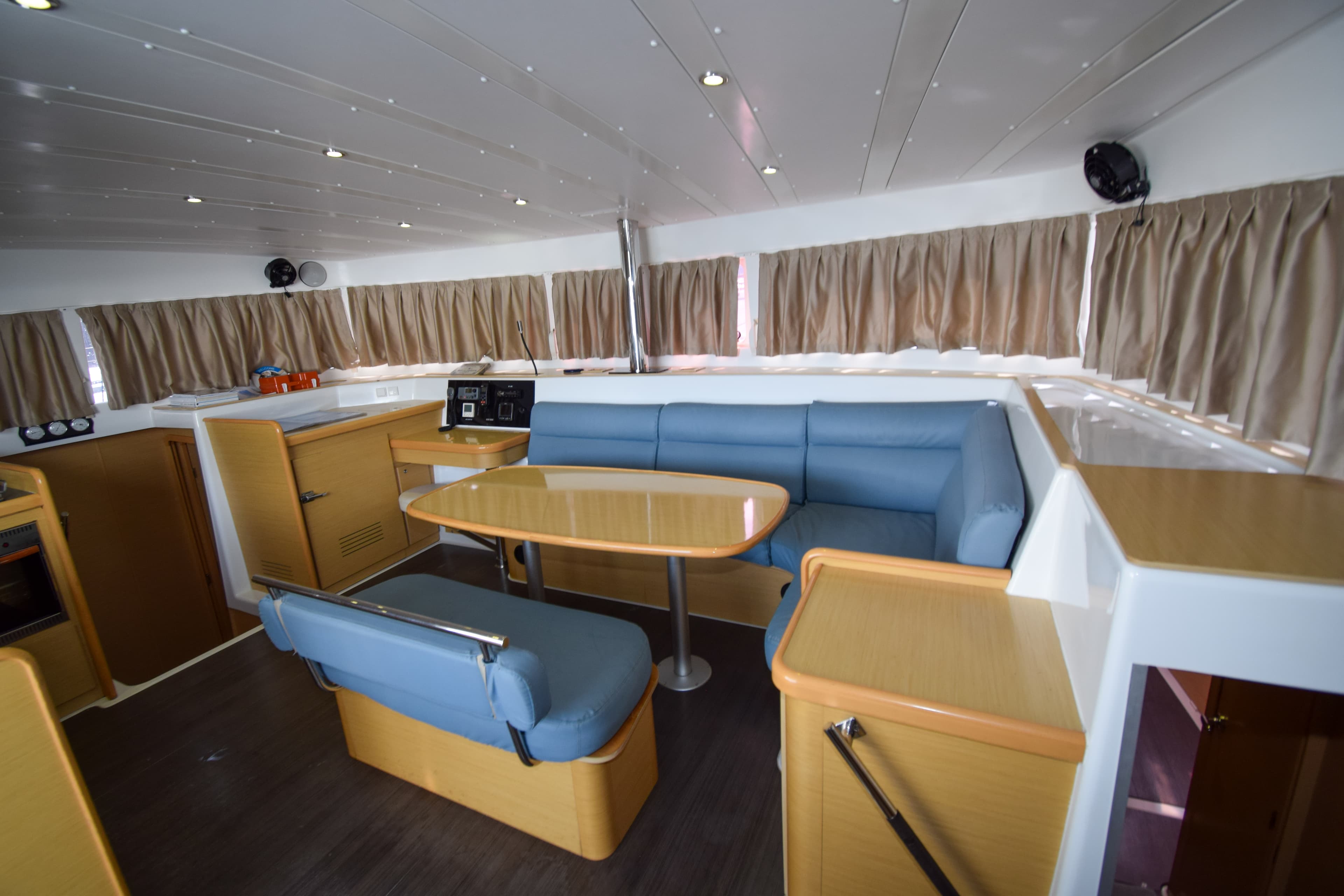 Lagoon 421 - photo 11