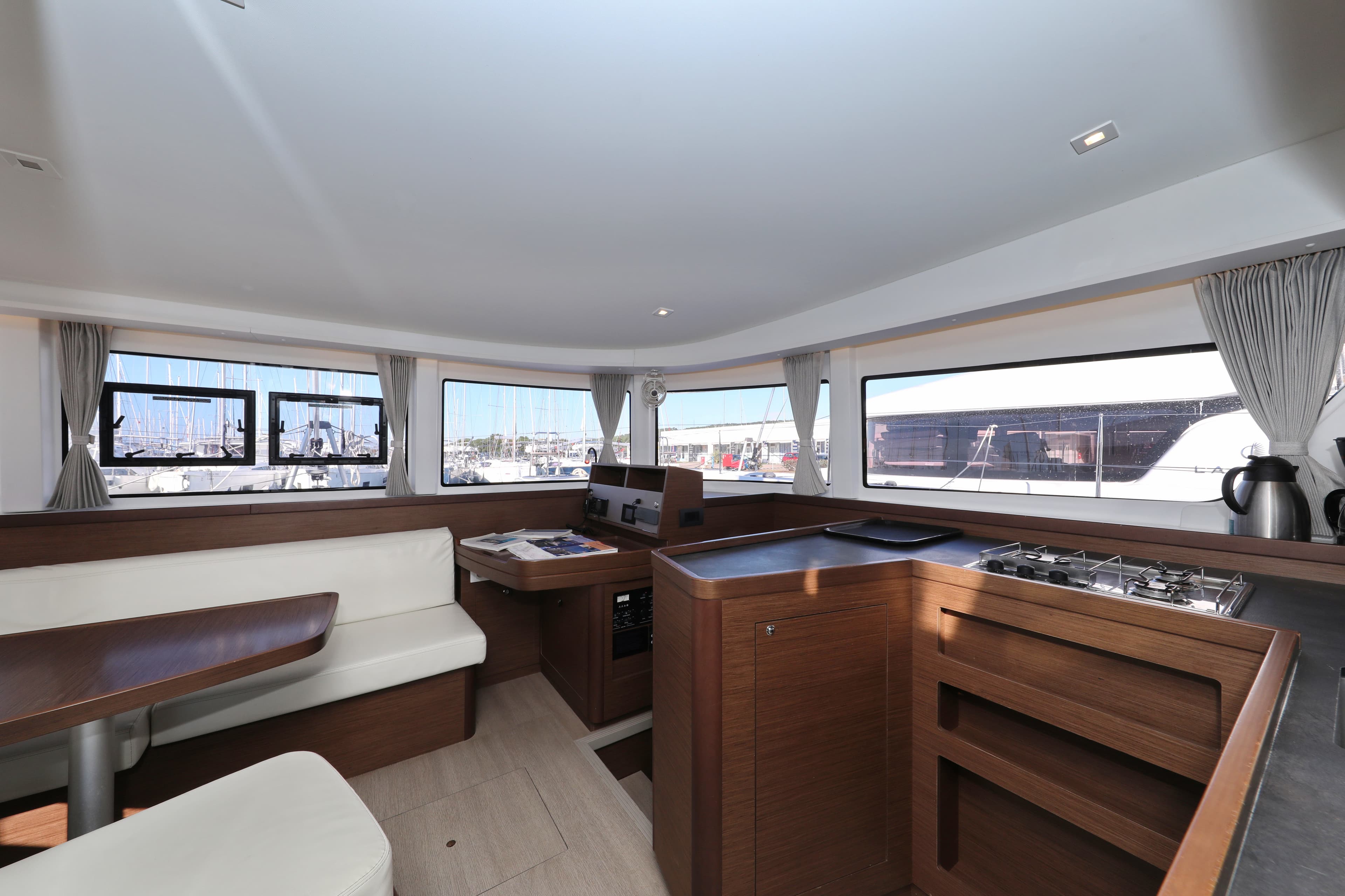 Lagoon 42 - photo 12