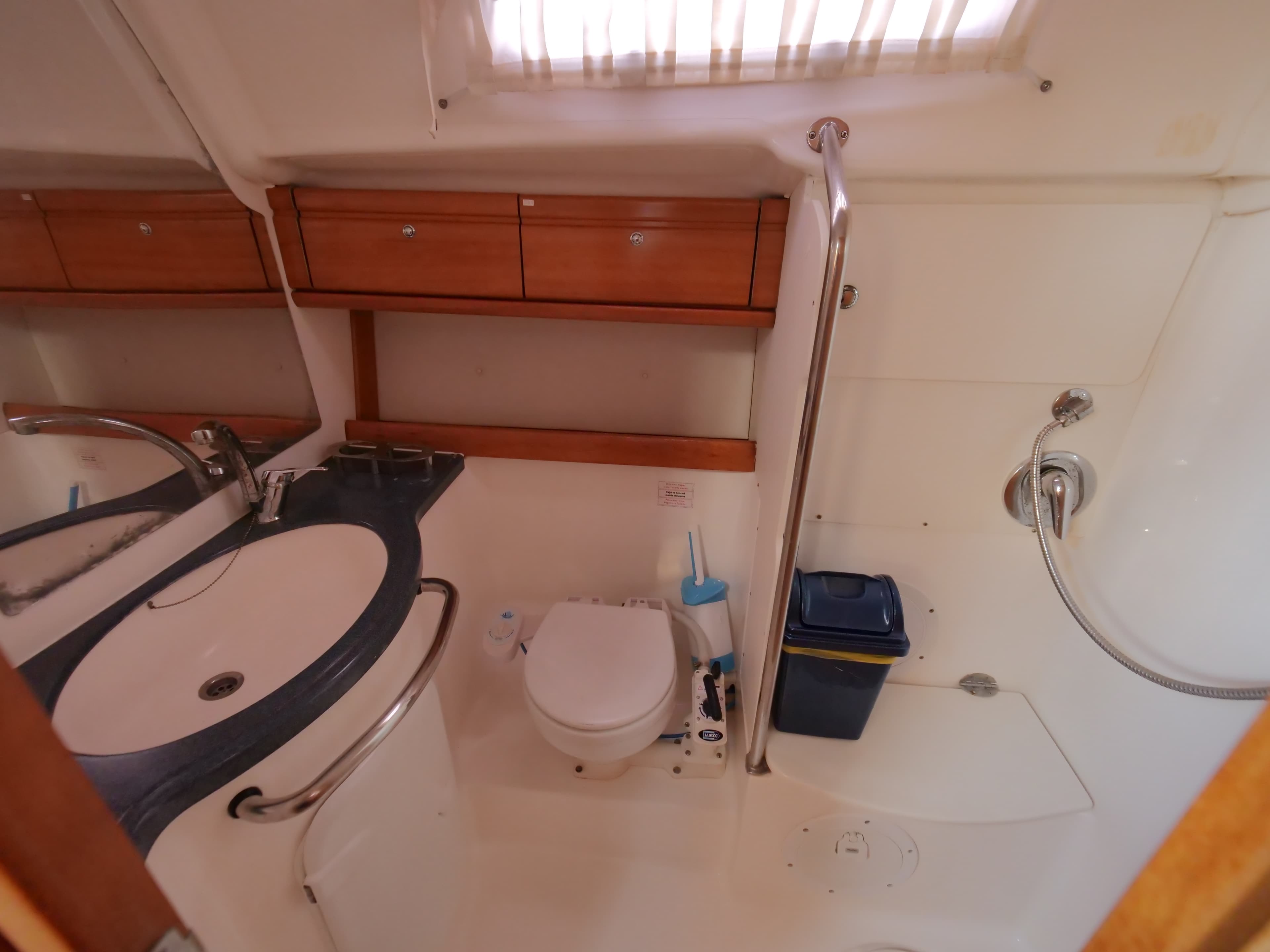 Bavaria 42 - photo 21