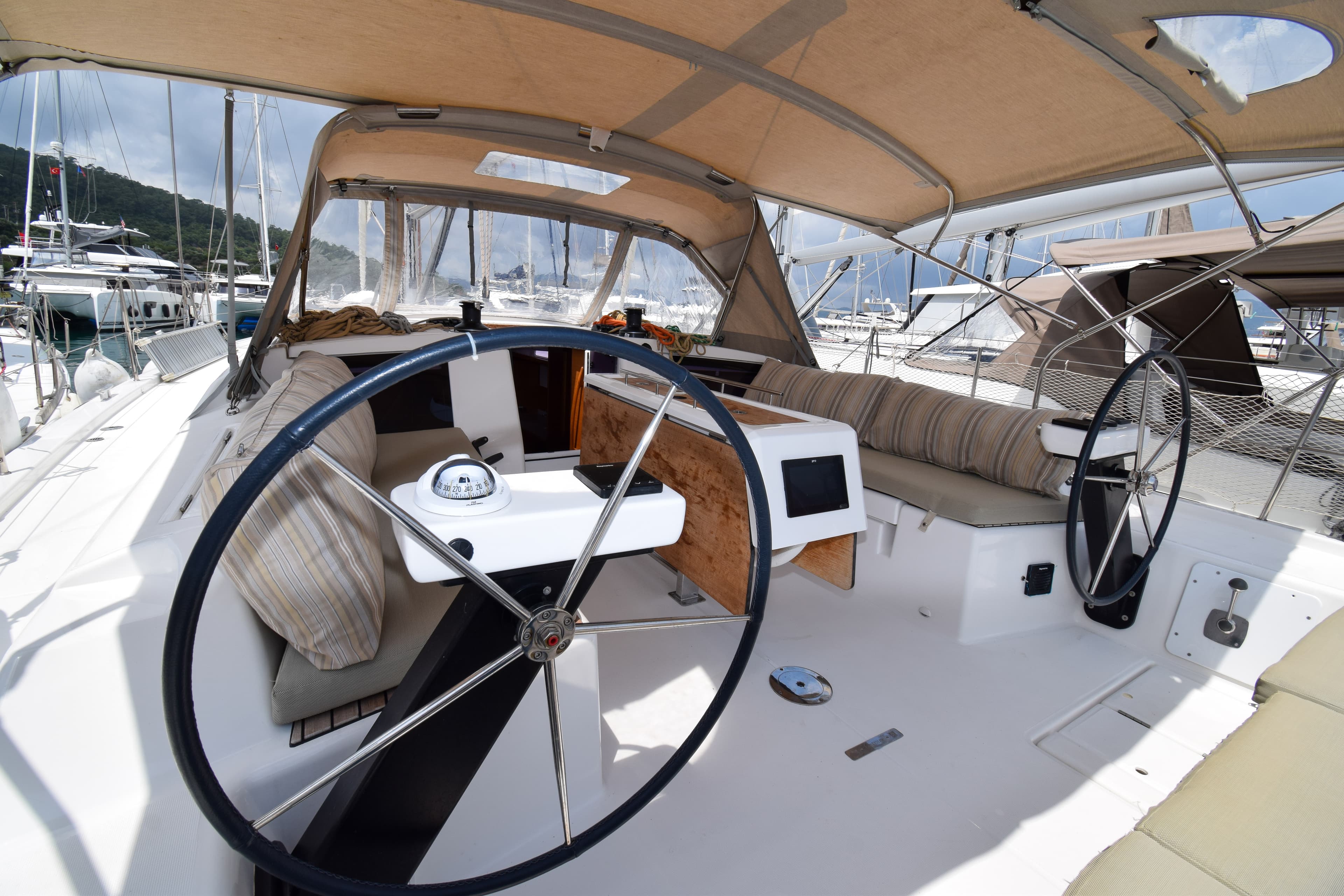 Dufour 430 - photo 25