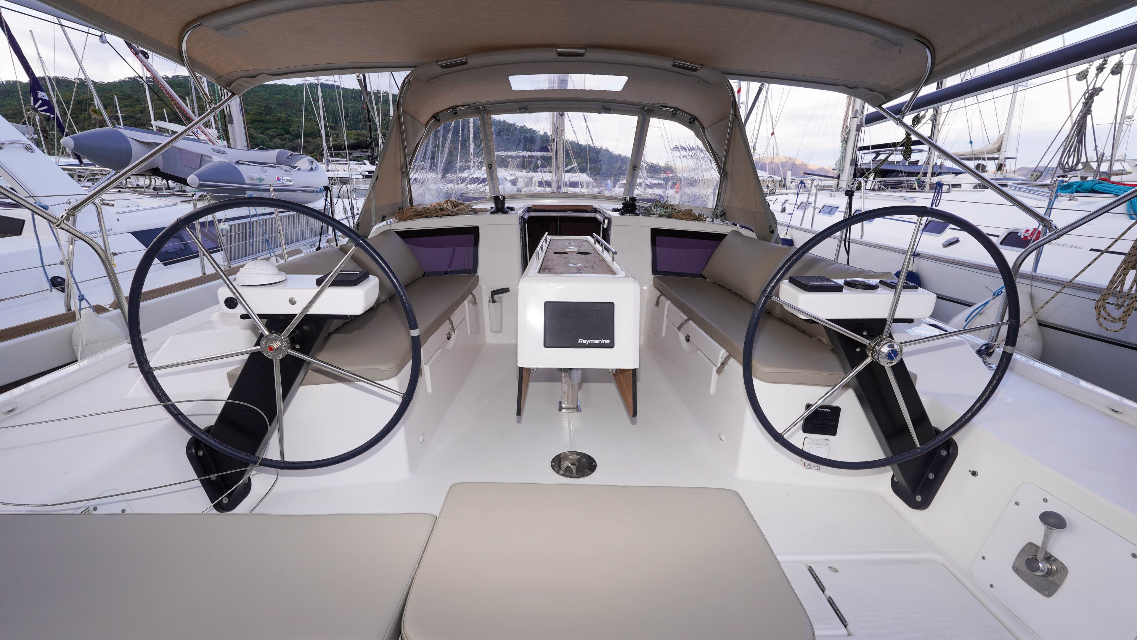 Dufour 390 - photo 39