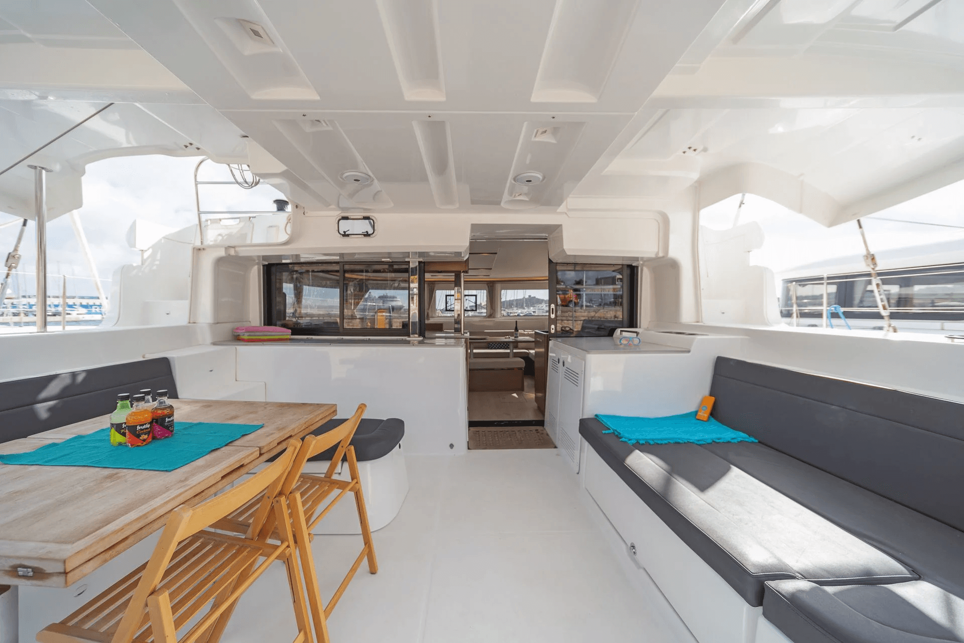 Lagoon 46  - photo 6