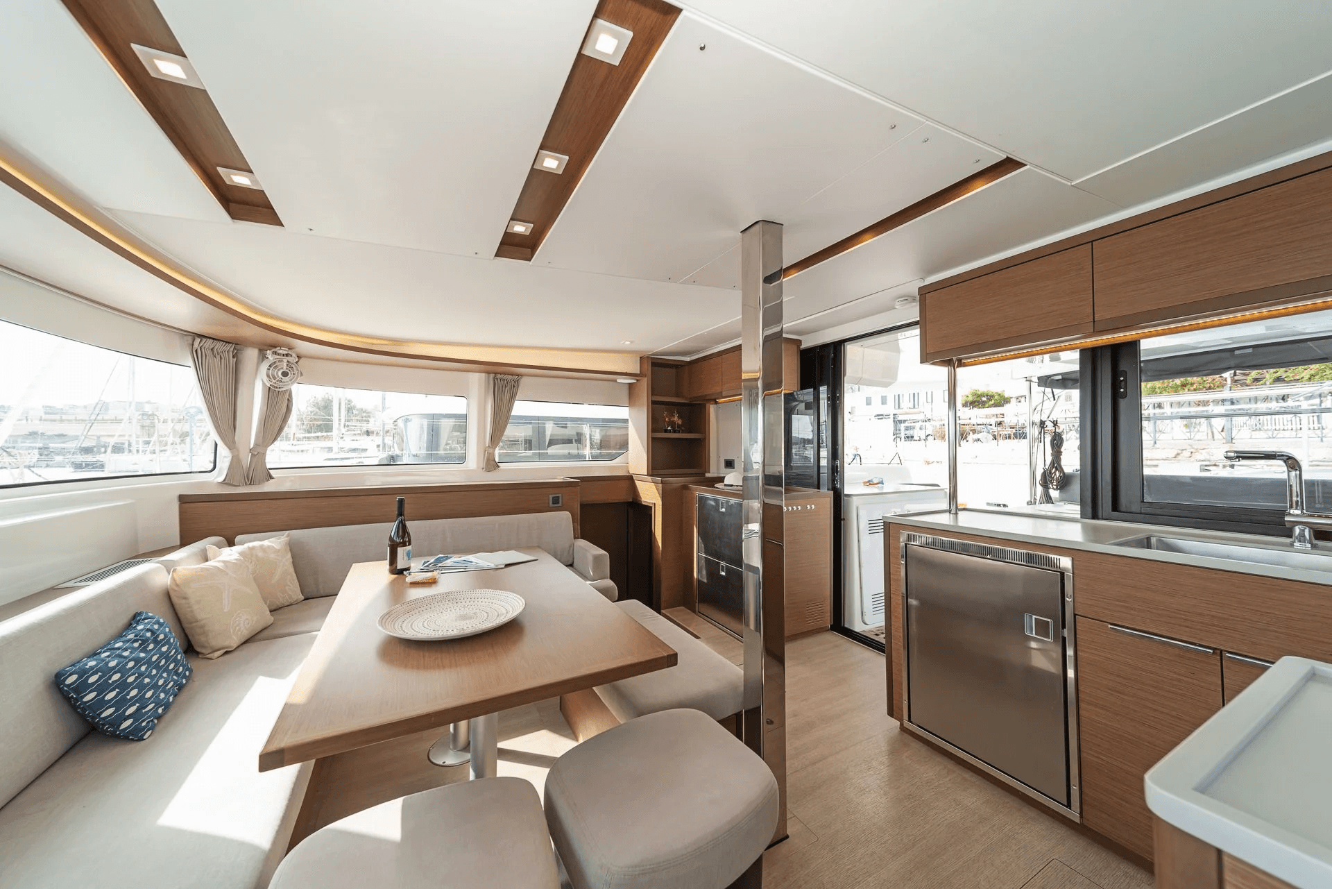 Lagoon 46  - photo 4