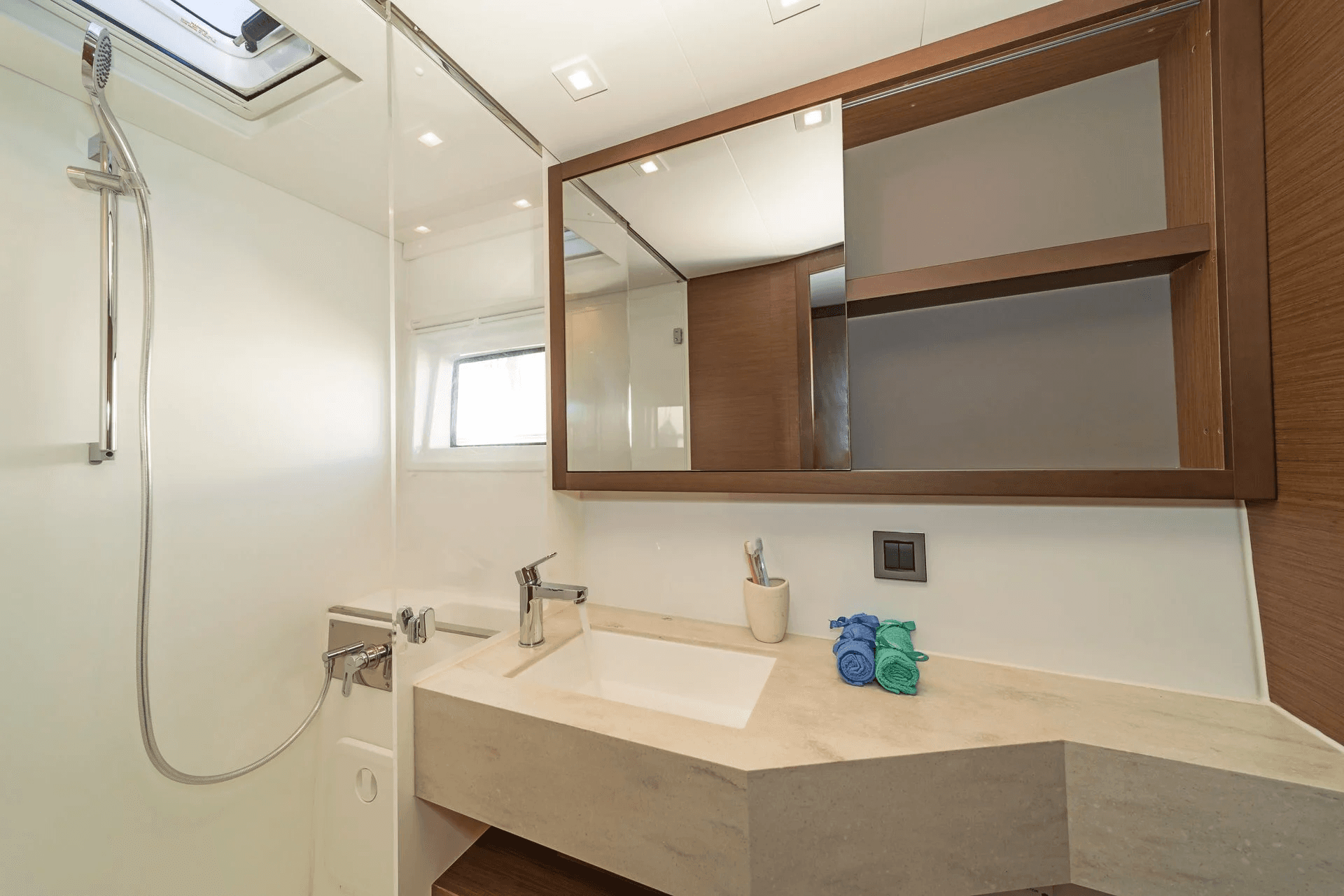 Lagoon 46  - photo 8