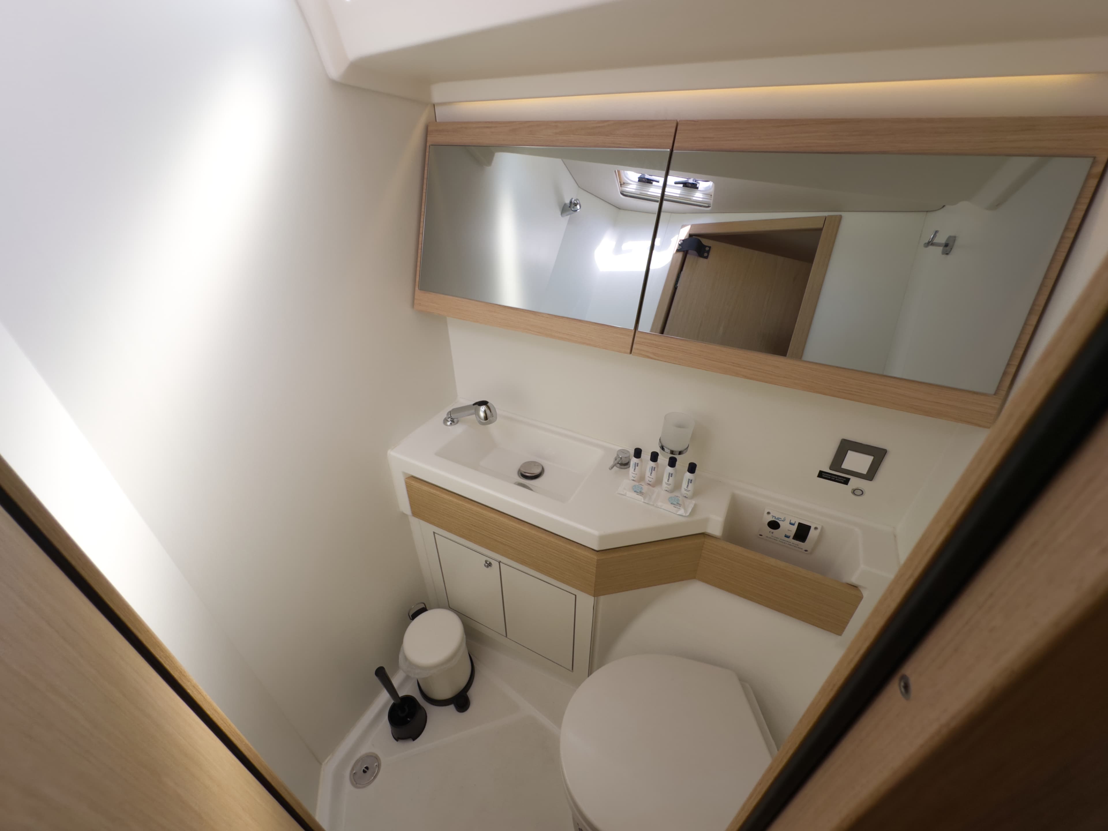 Oceanis 46.1 - photo 20