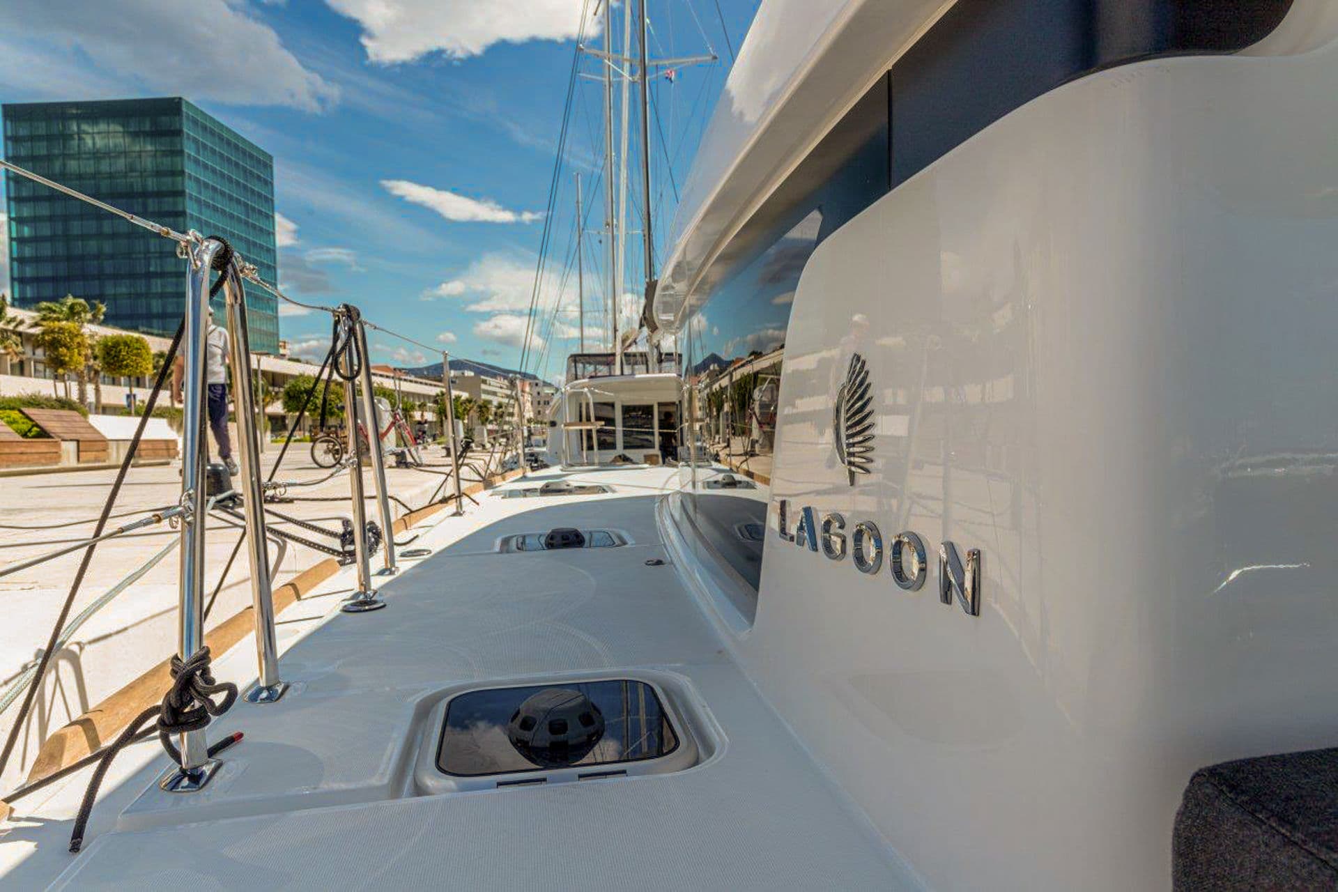 Lagoon 40 - photo 25