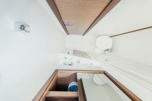 Lagoon 40 - photo 18