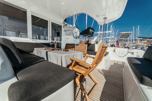 Lagoon 40 - photo 25