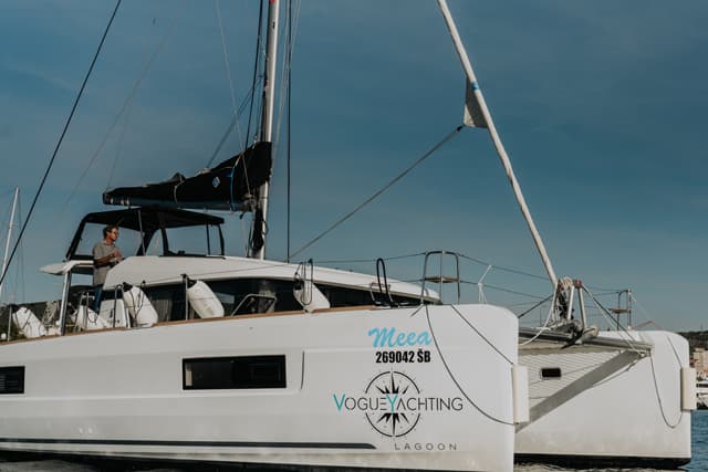 Lagoon 40 - photo 32