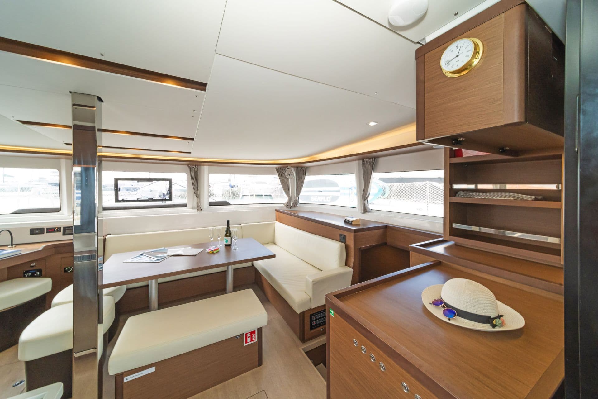 Lagoon 46  - photo 6