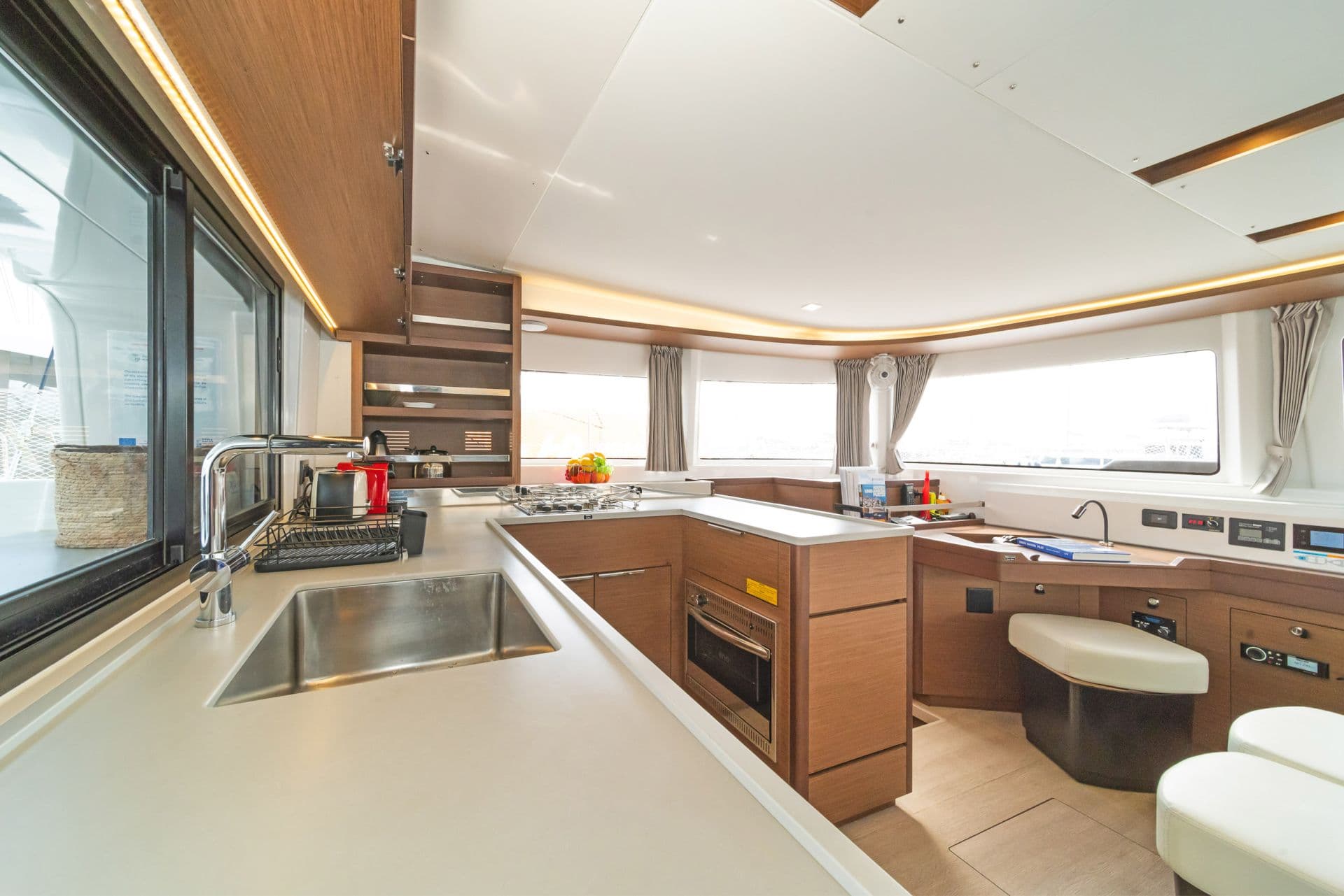 Lagoon 46  - photo 11