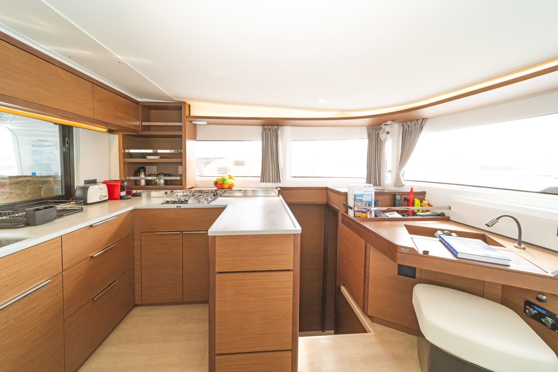 Lagoon 46  - photo 4